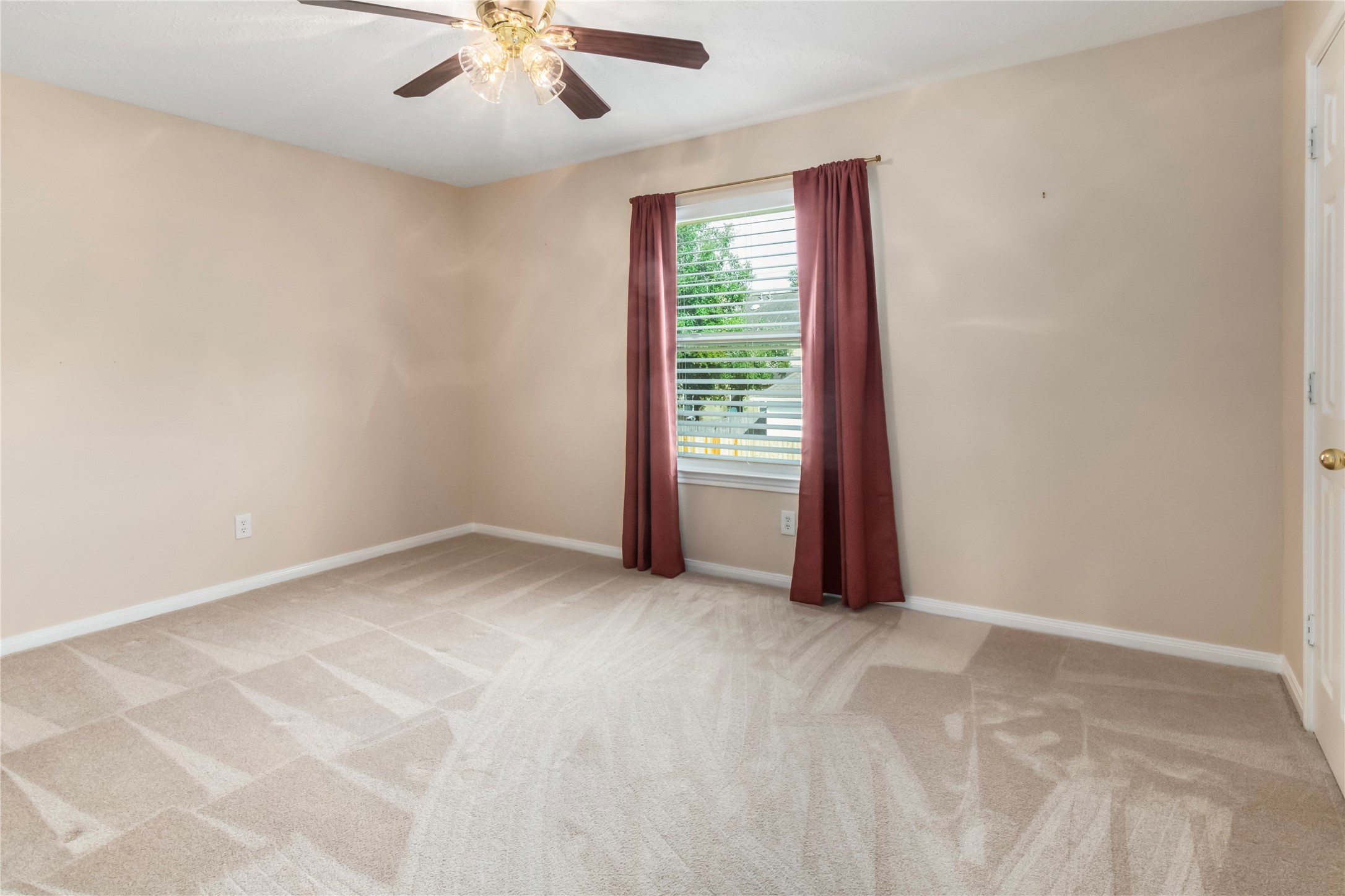 5011 White Manor Drive Property Photo 27