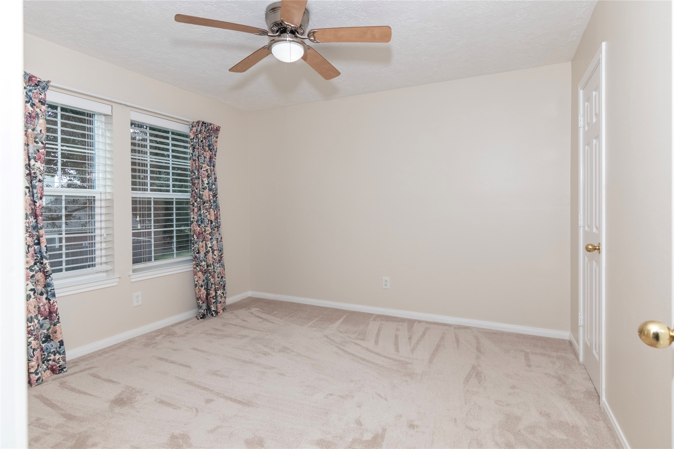 5011 White Manor Drive Property Photo 29
