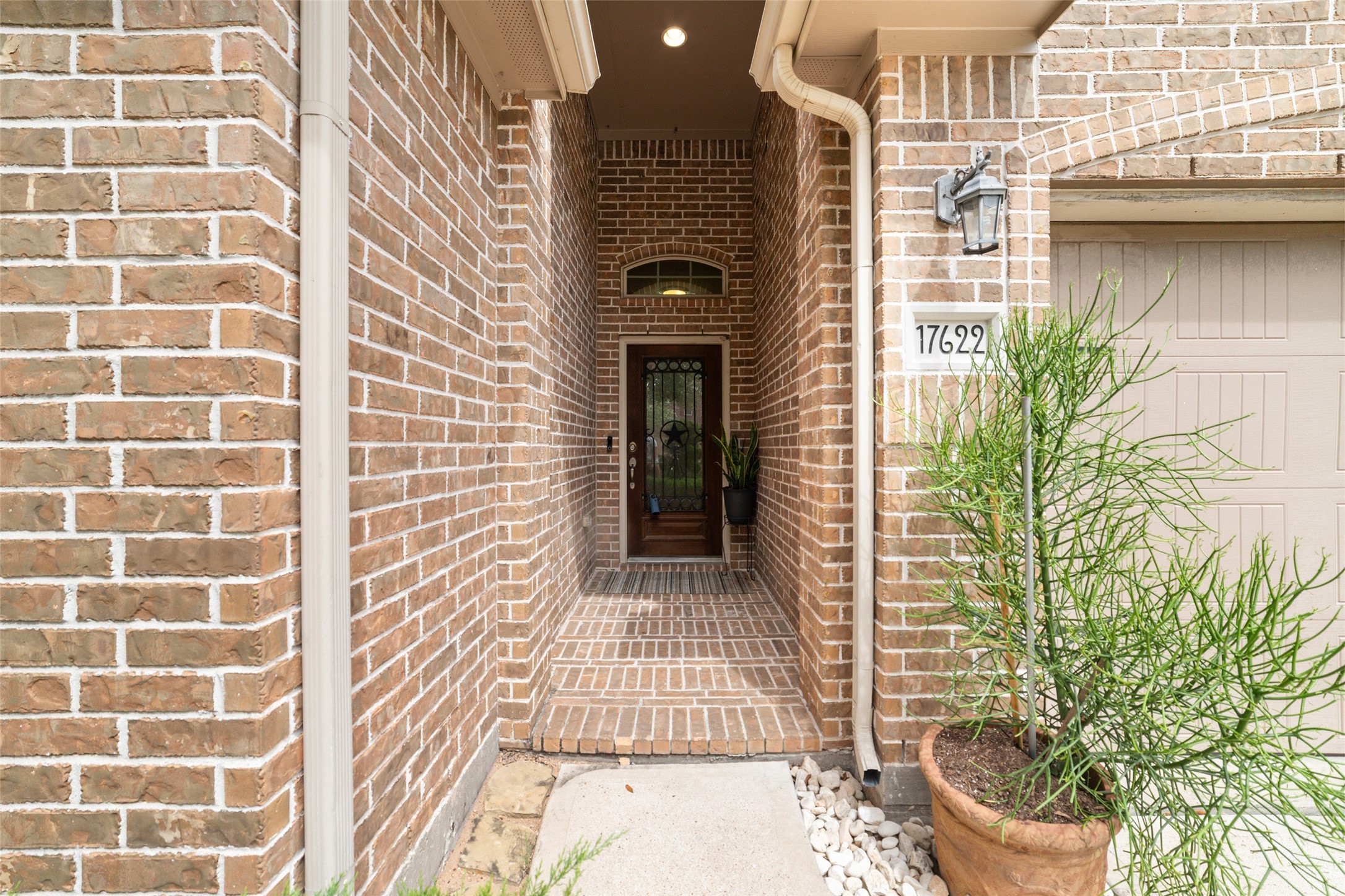 17622 Barrowfield Lane Property Photo 3