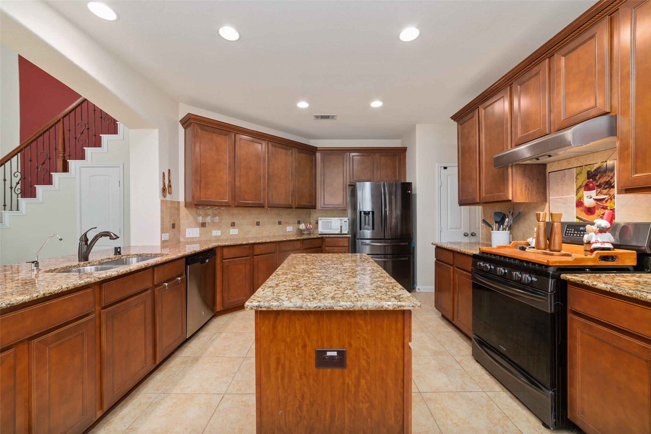17622 Barrowfield Lane Property Photo 9