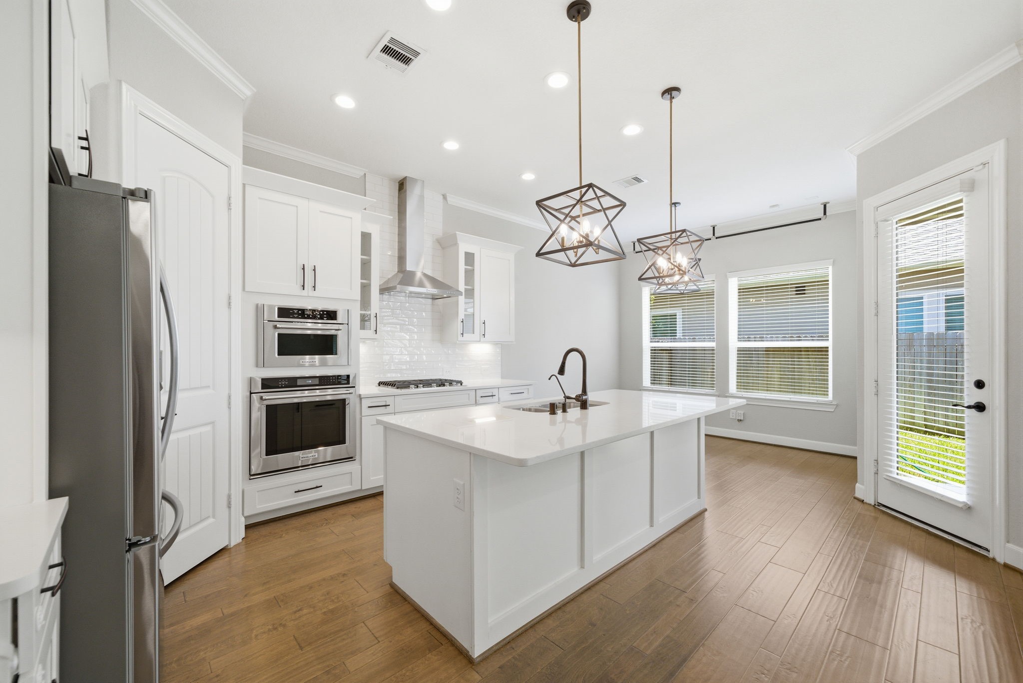 10009 Granary Drive Property Photo 1
