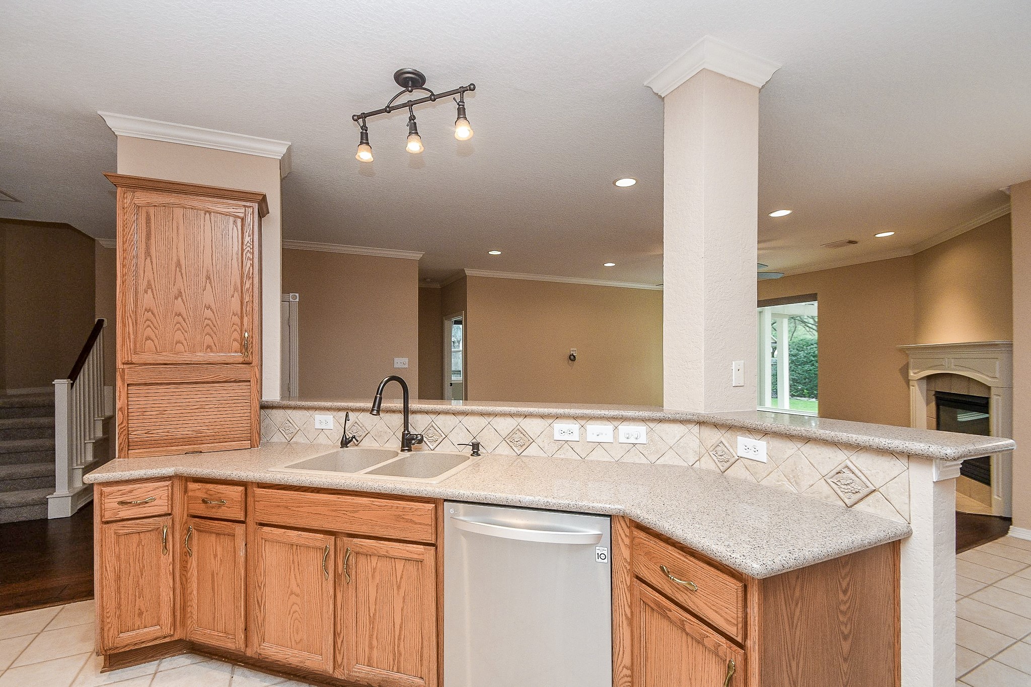 1115 Autumn Green Drive Property Photo 12
