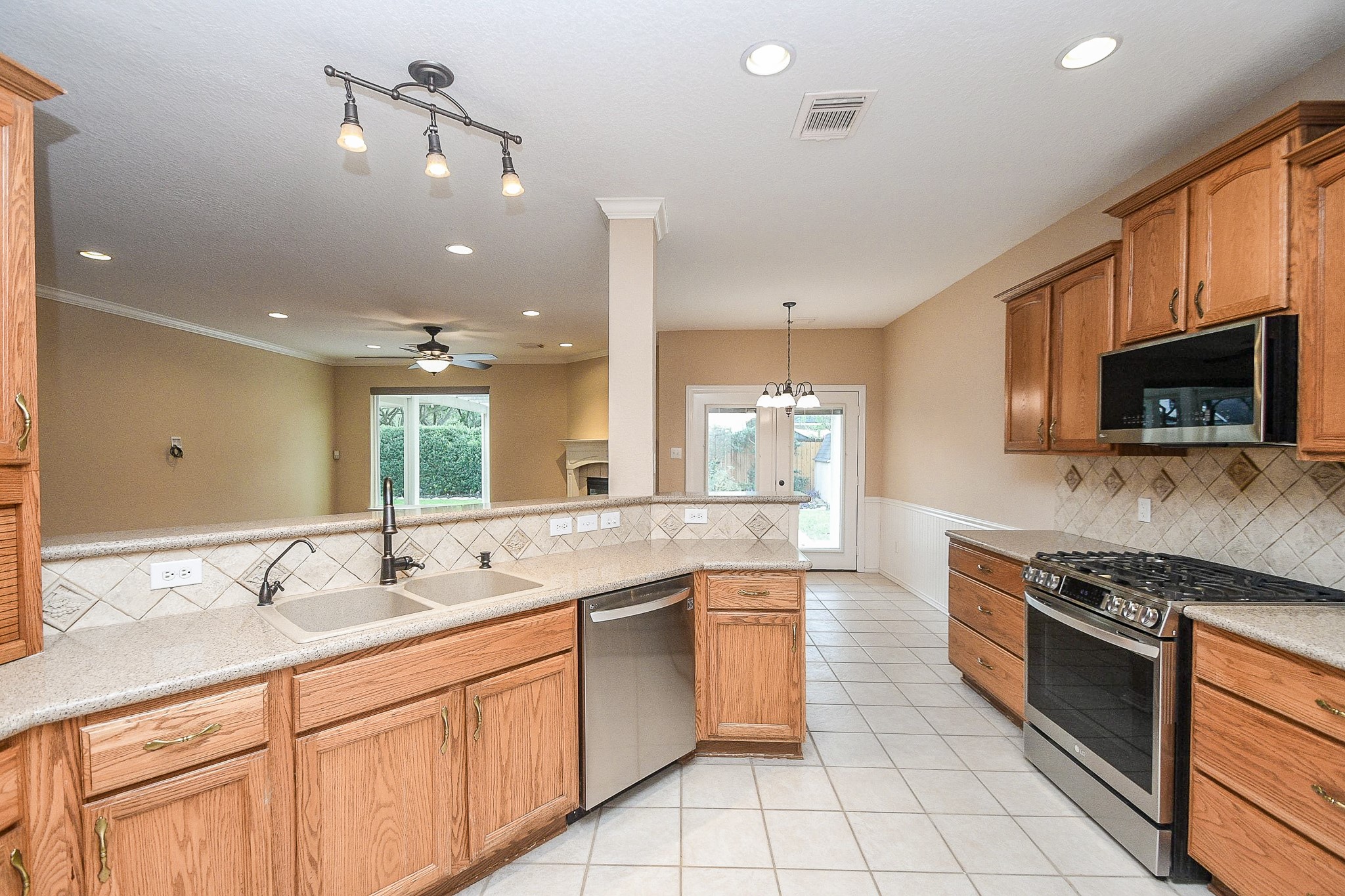 1115 Autumn Green Drive Property Photo 14