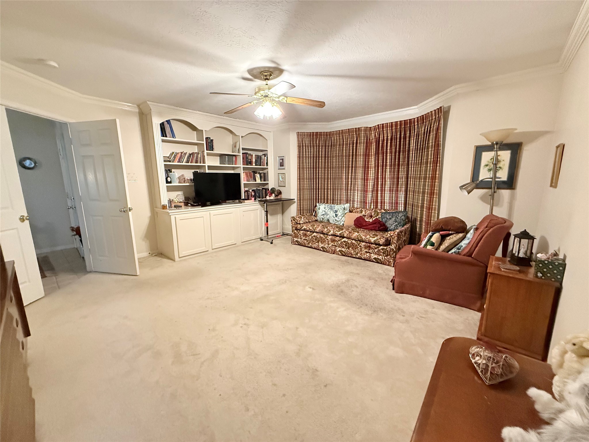 1600 Carriage Run W Property Photo 8