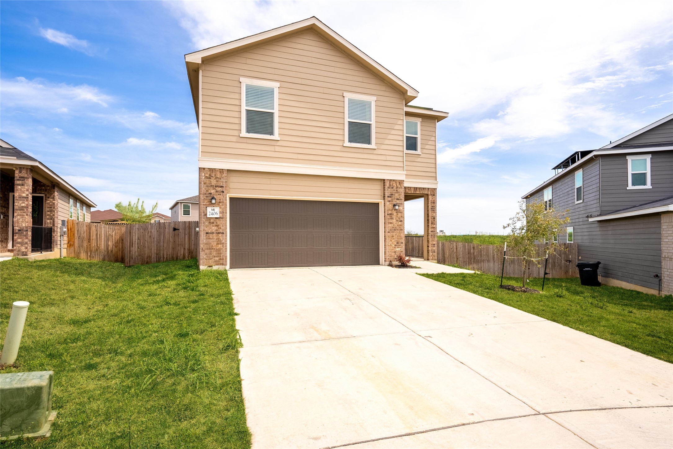 2406 Indian Forest Property Photo 4