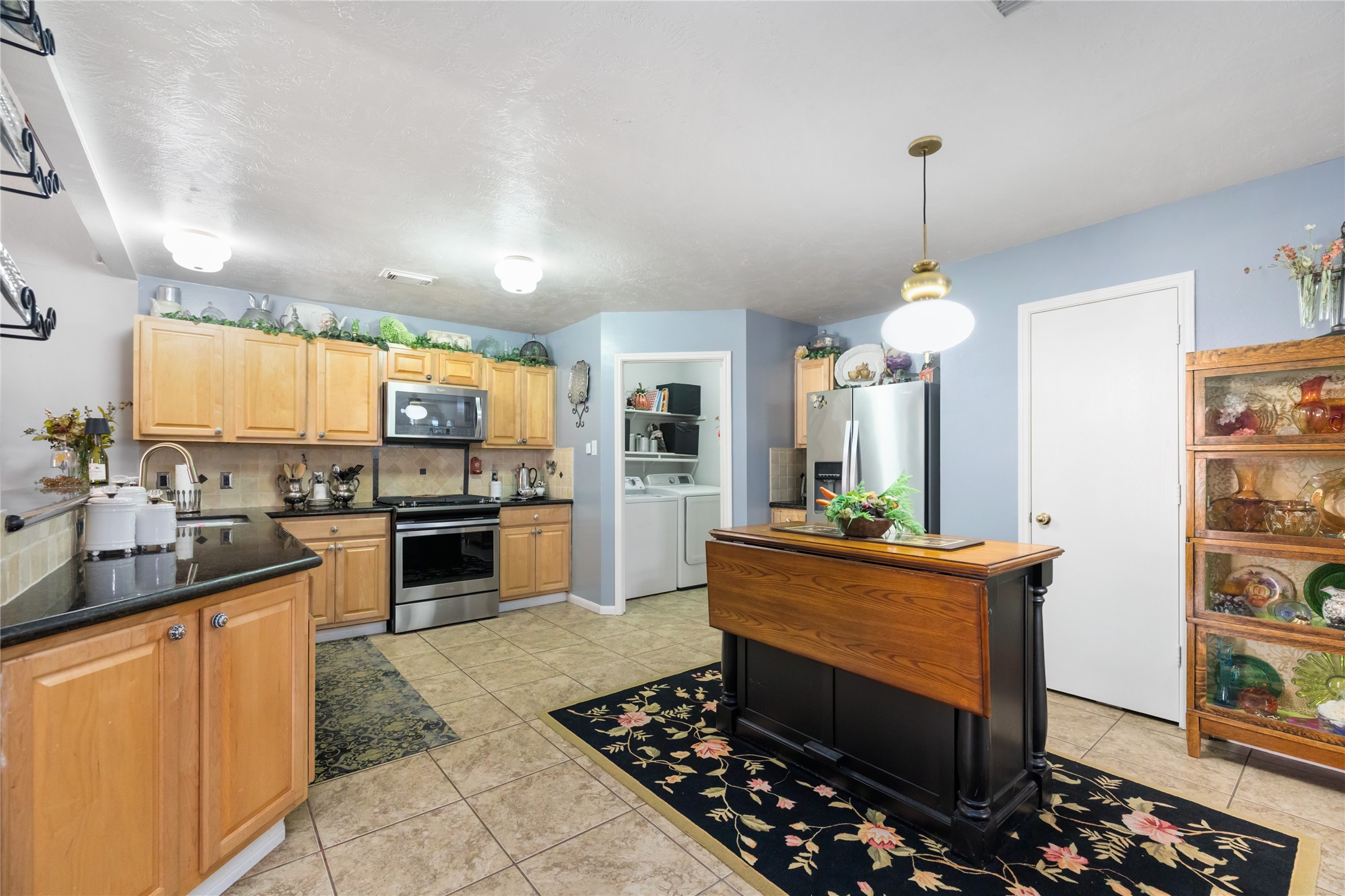 29023 Stone Fox Drive Property Photo 8