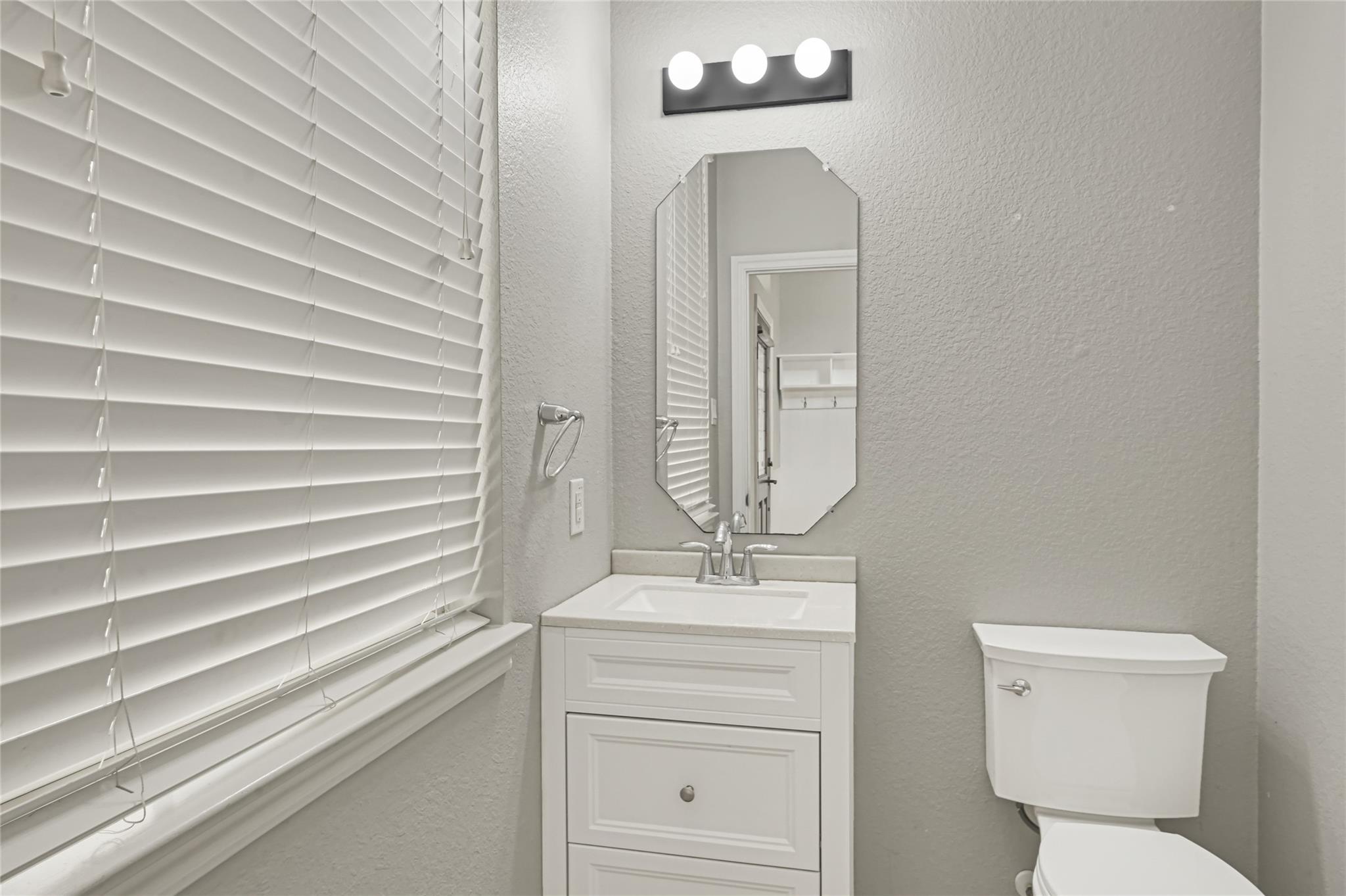 6102 Nicholas Ln Property Photo 6
