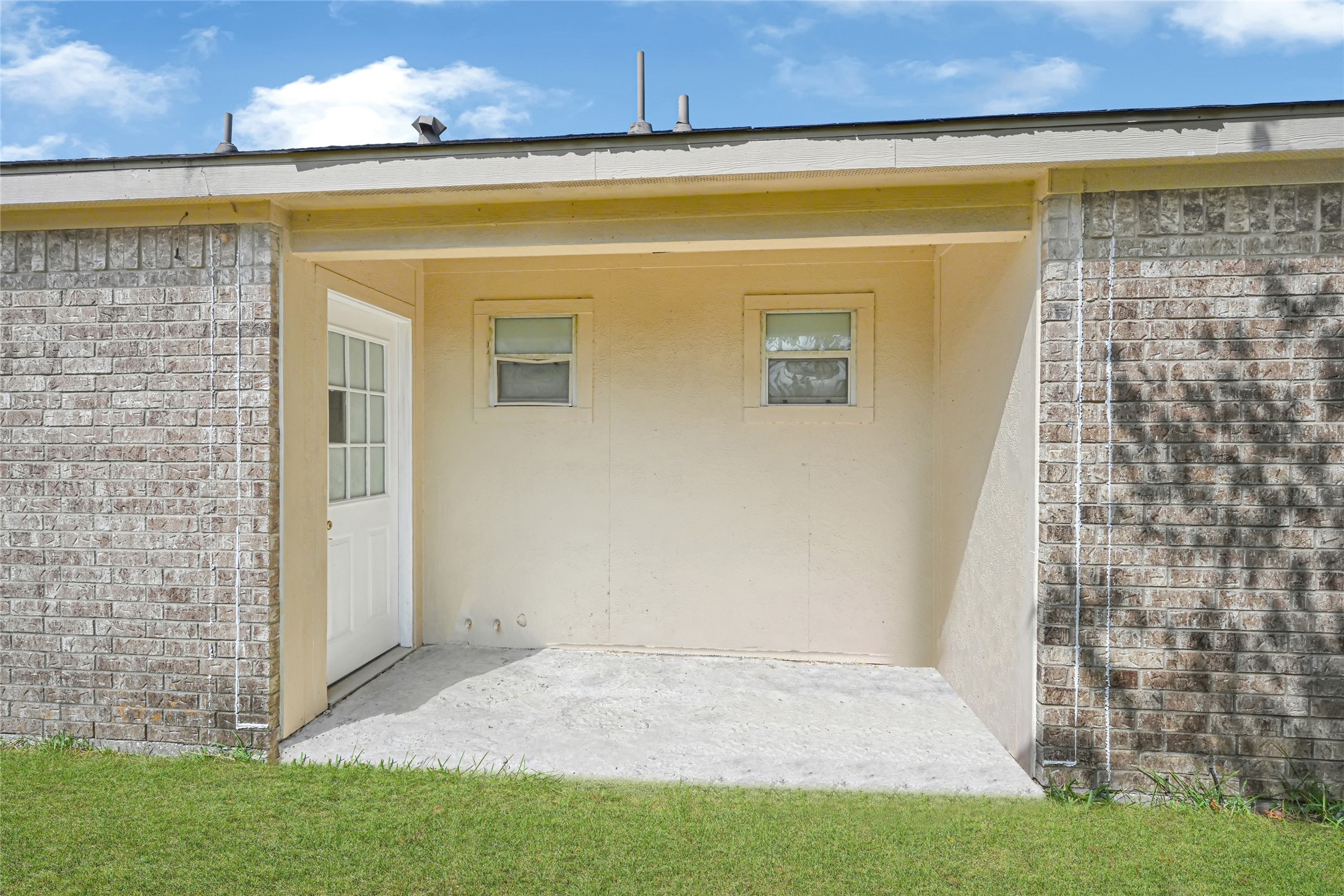 6610 Schambray Street Property Photo 4