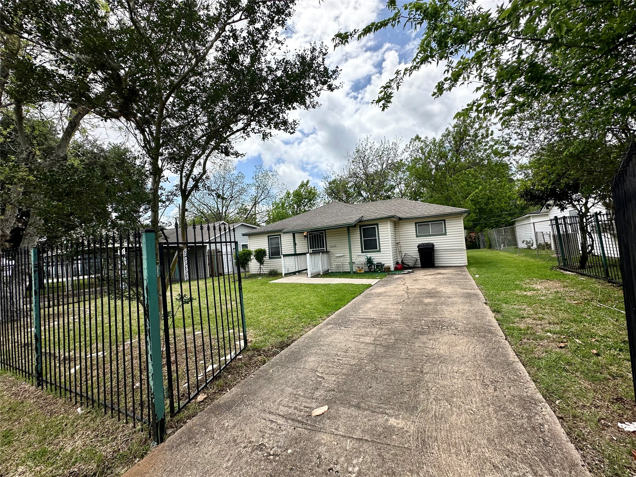 10206 Ashville Drive Property Photo 1