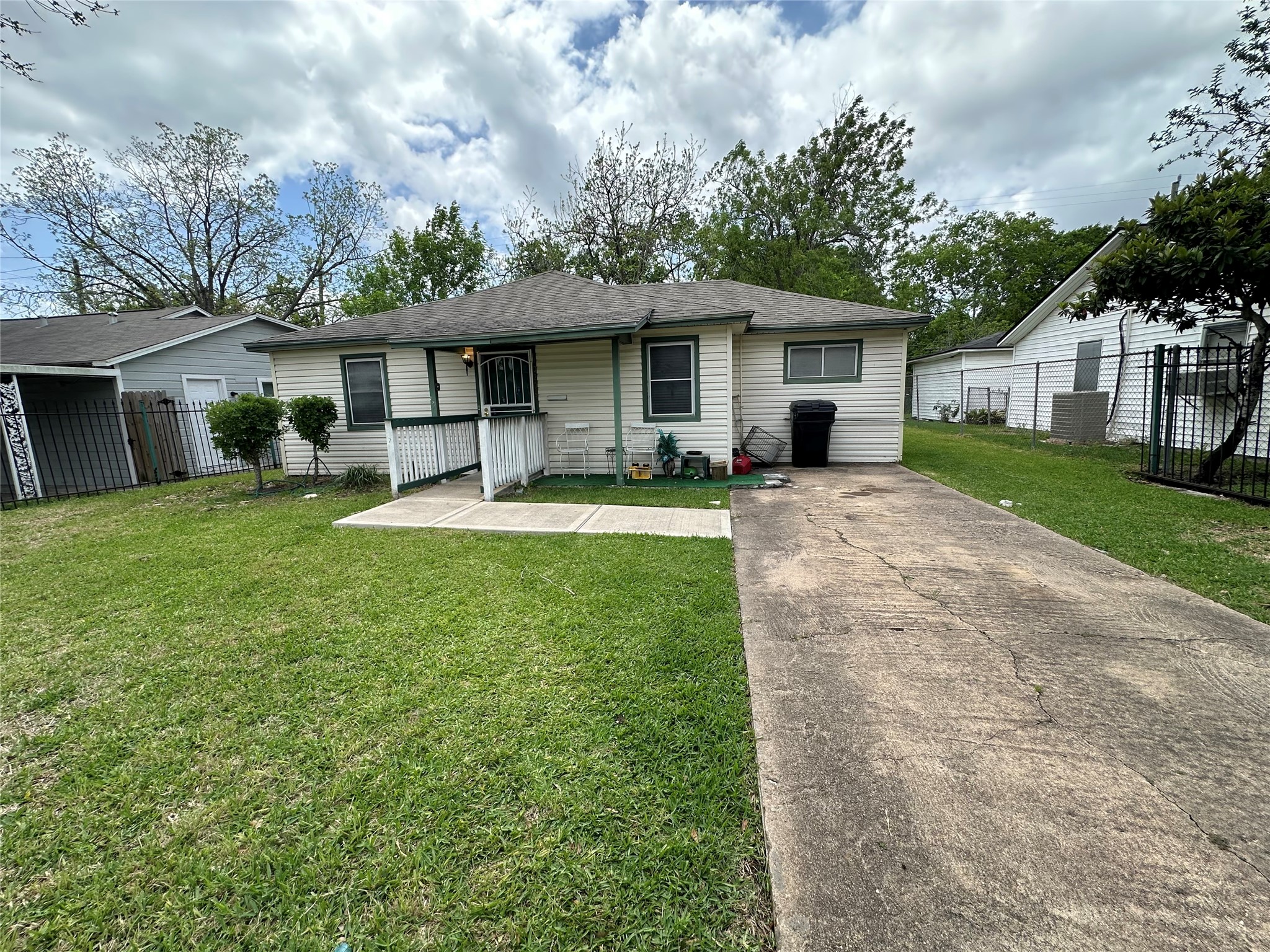 10206 Ashville Drive Property Photo 2