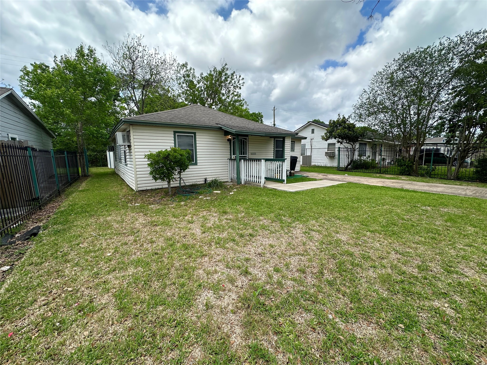 10206 Ashville Drive Property Photo 3