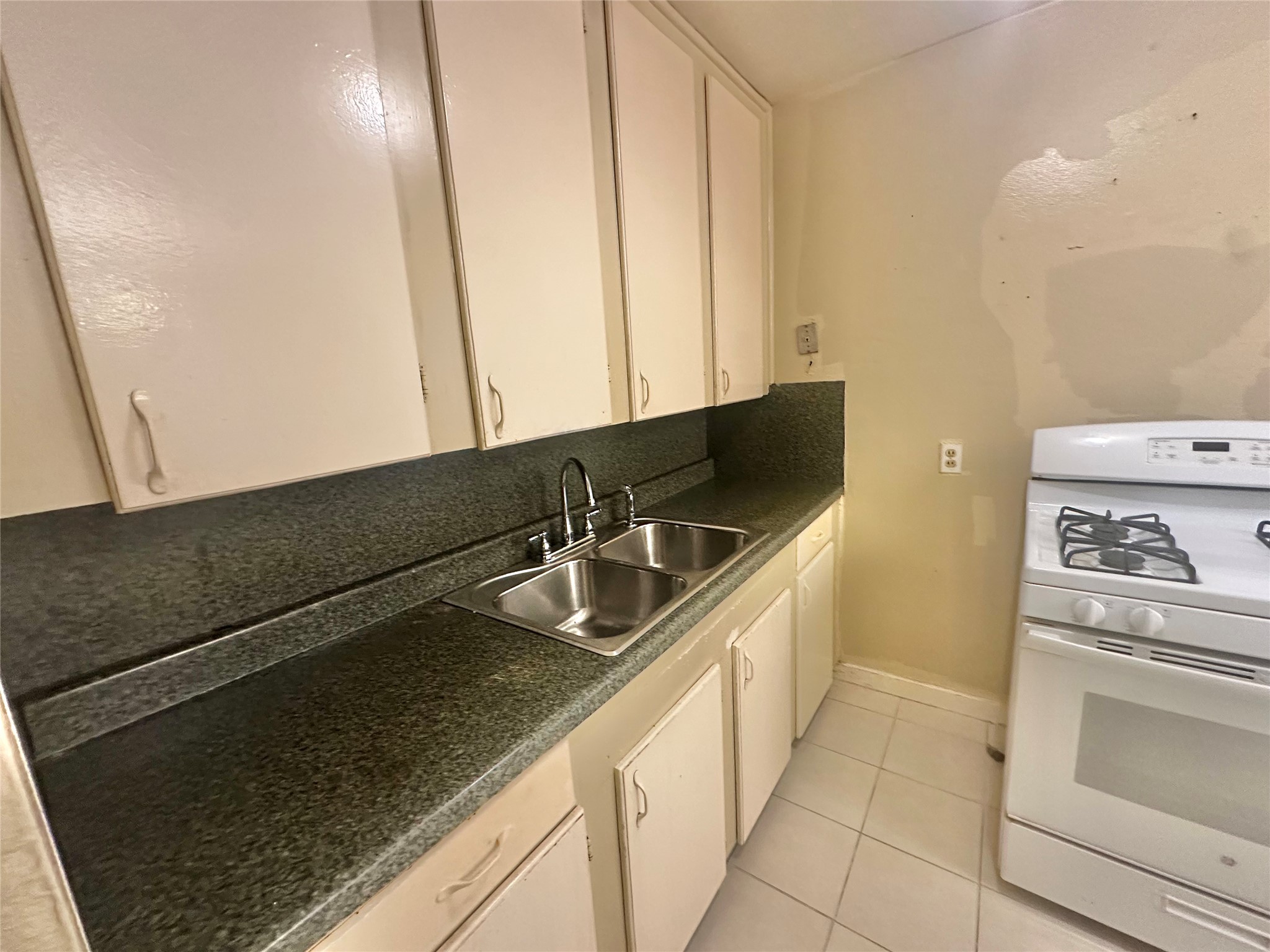10206 Ashville Drive Property Photo 16