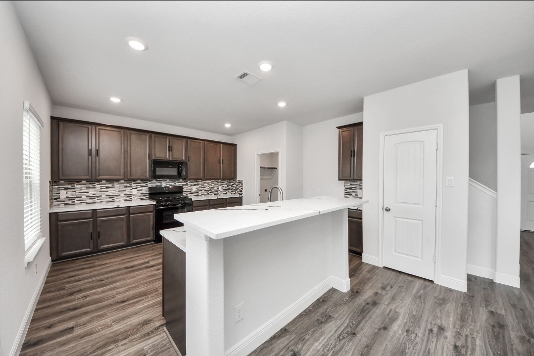 7638 Nevaeh Crest Path Property Photo 13