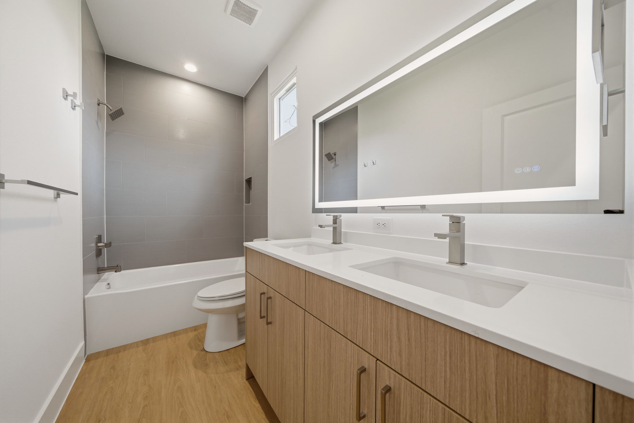 6514 Luce Street B Property Photo 29