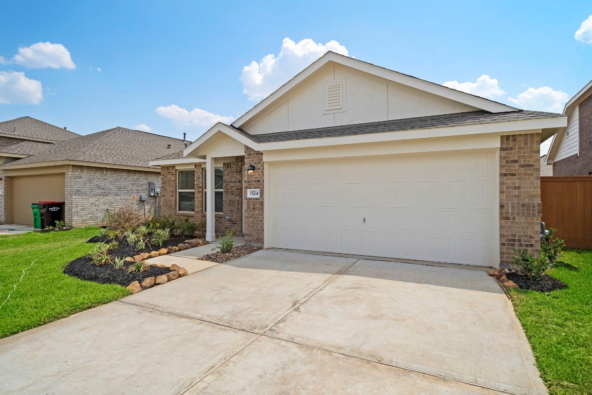 1524 Twilight Green Drive Property Photo 2