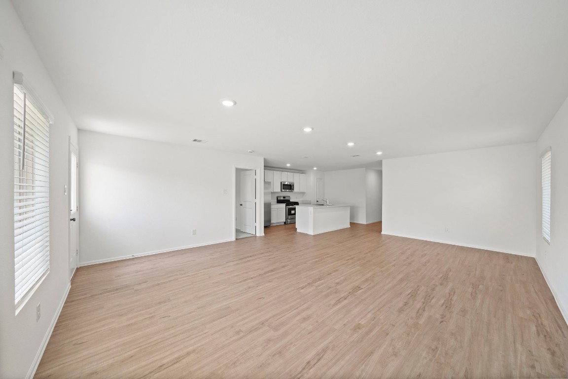 1524 Twilight Green Drive Property Photo 5