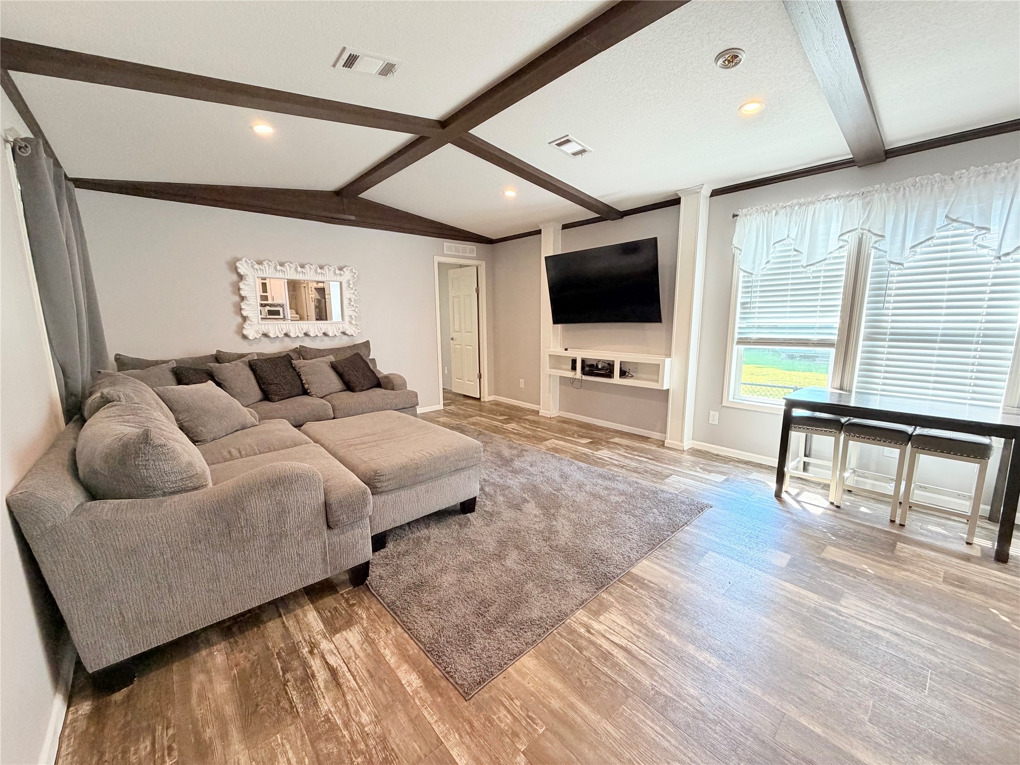 21246 White Oak Drive Property Photo 3