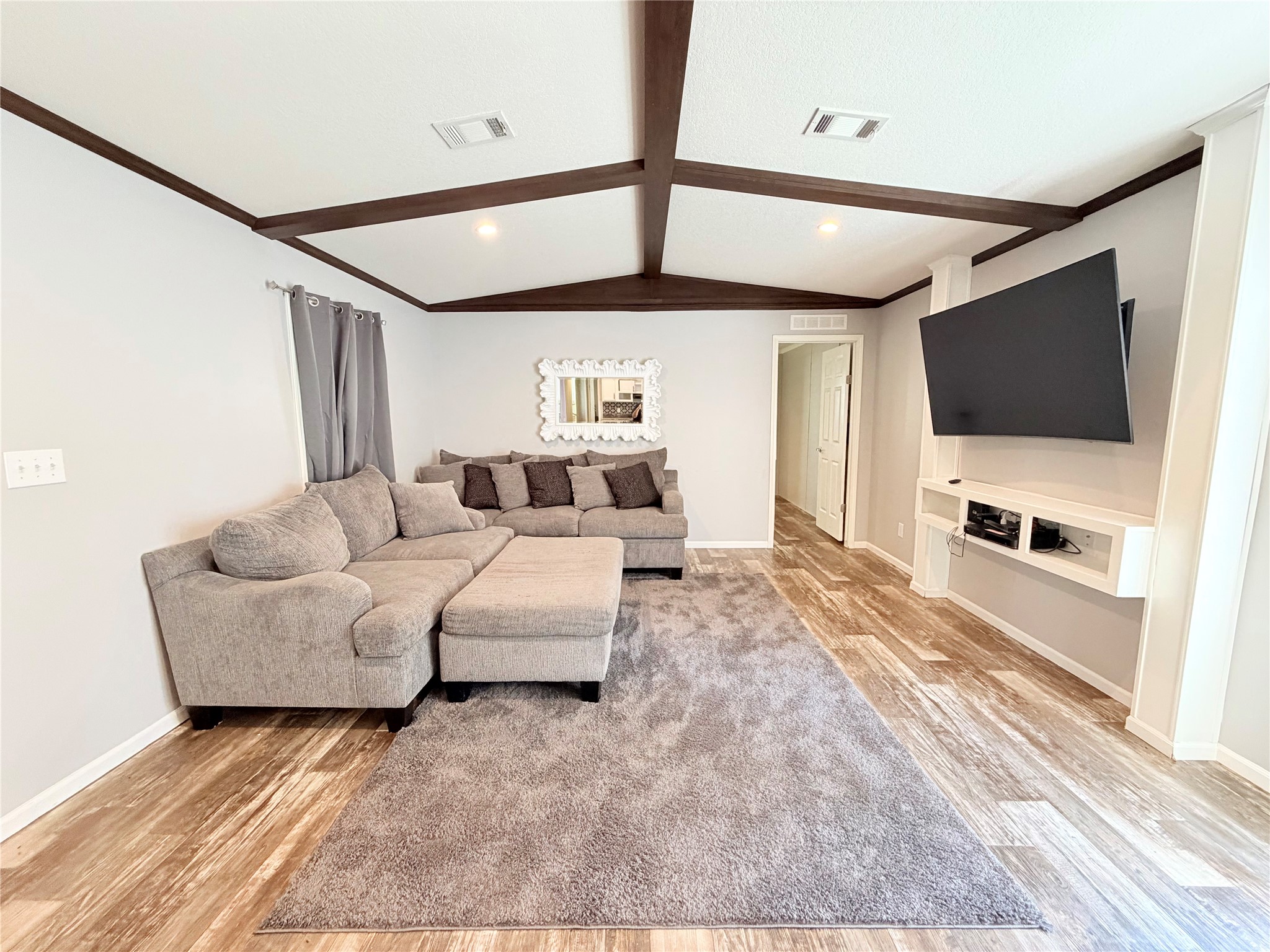 21246 White Oak Drive Property Photo 4