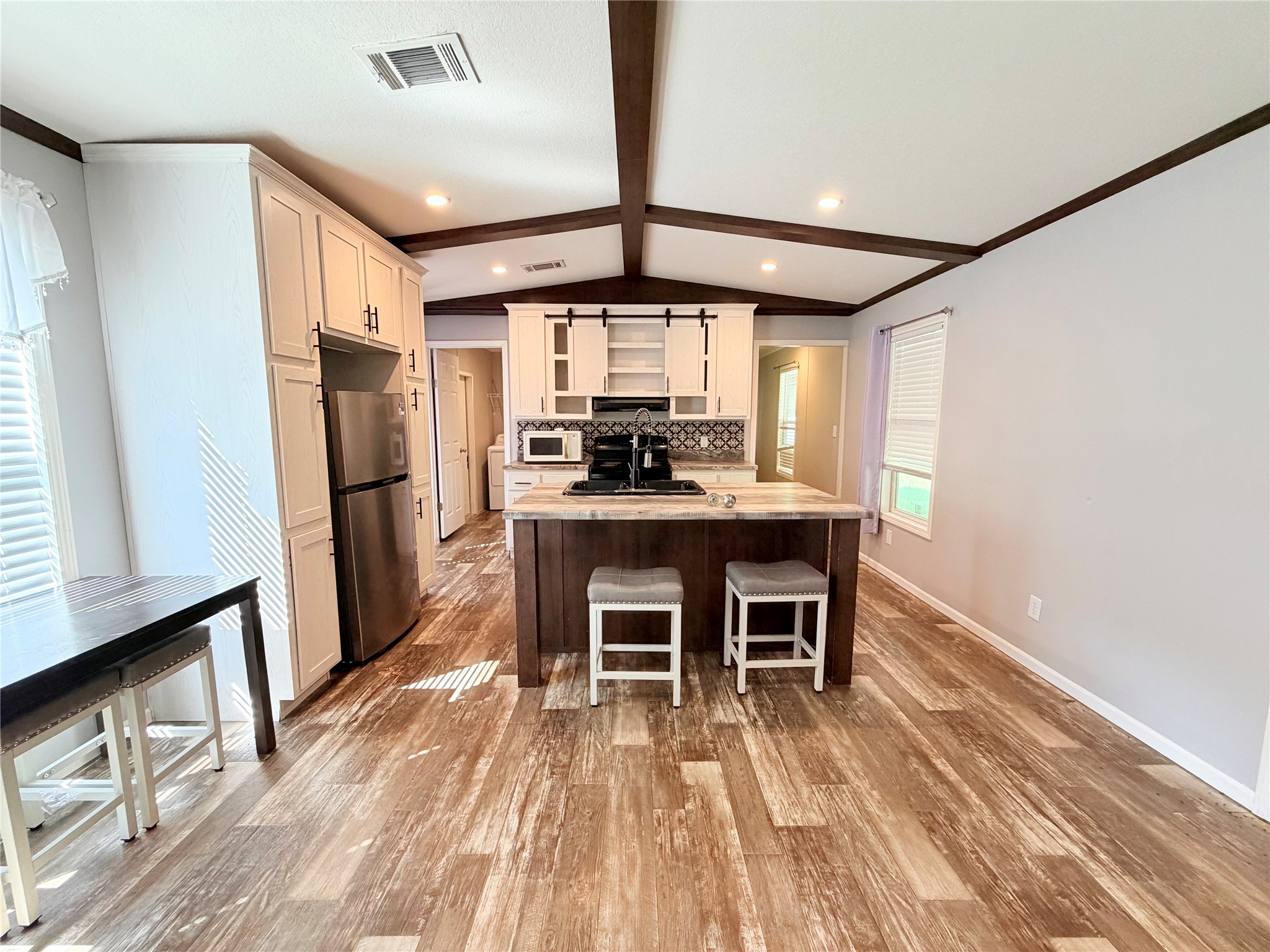 21246 White Oak Drive Property Photo 6