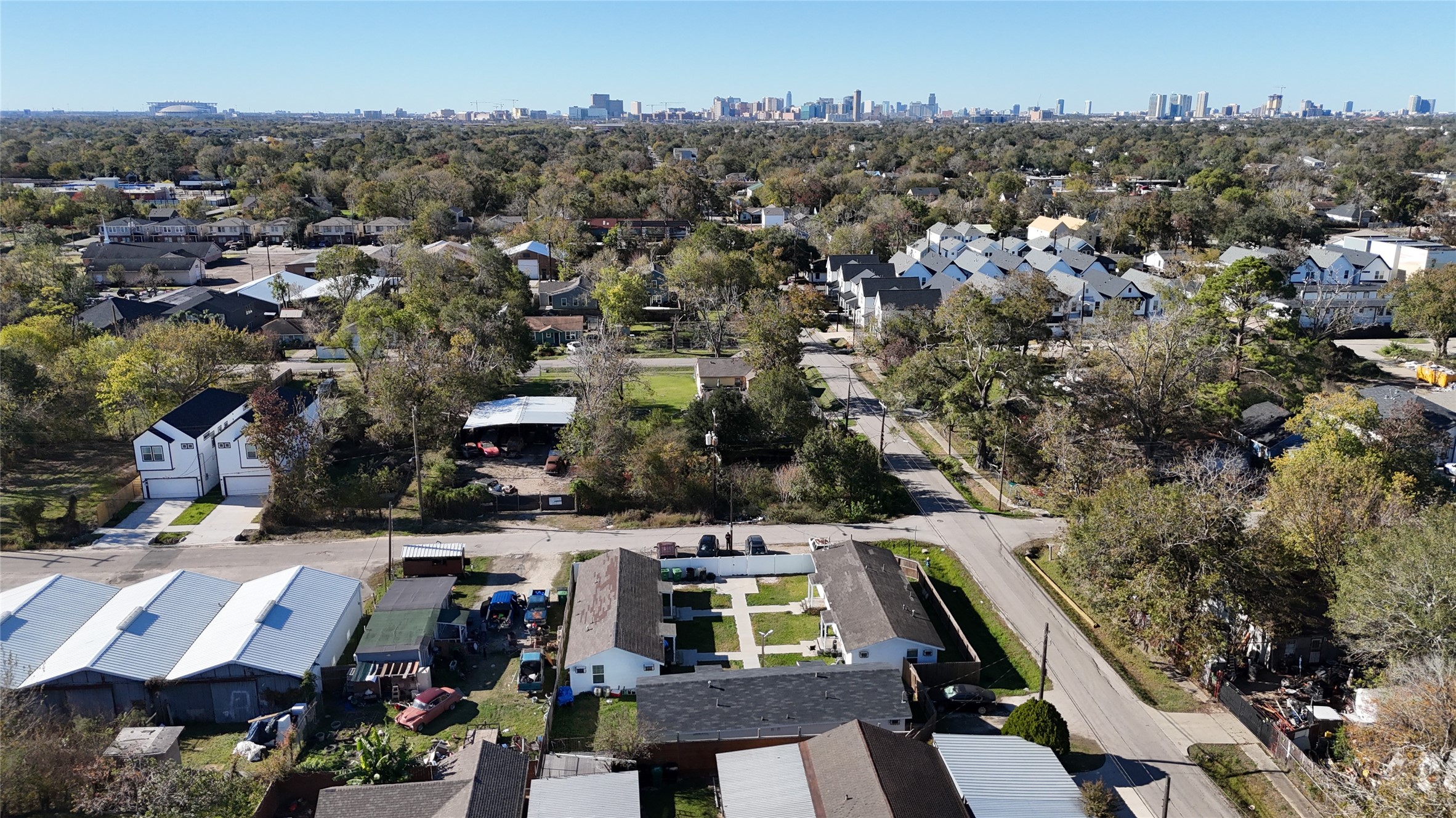 6901 Dumble Street Property Photo 8