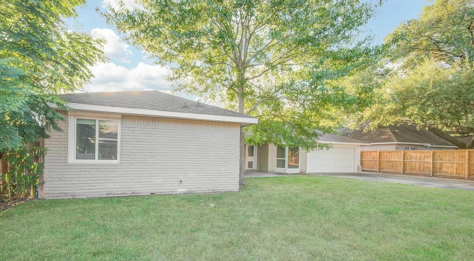 11007 Hillcroft Avenue Property Photo 13