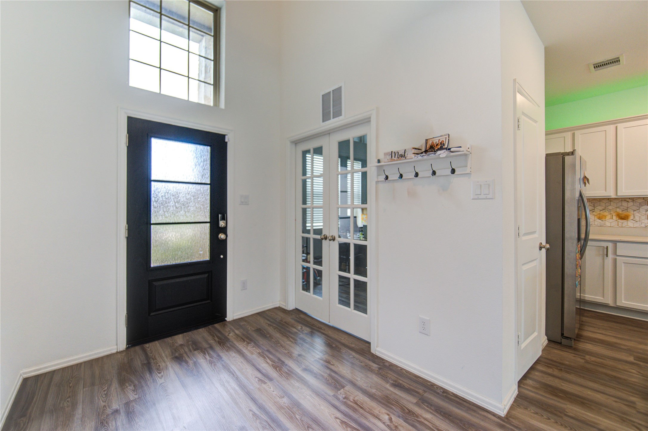 26627 Ledgemont Drive Property Photo 2