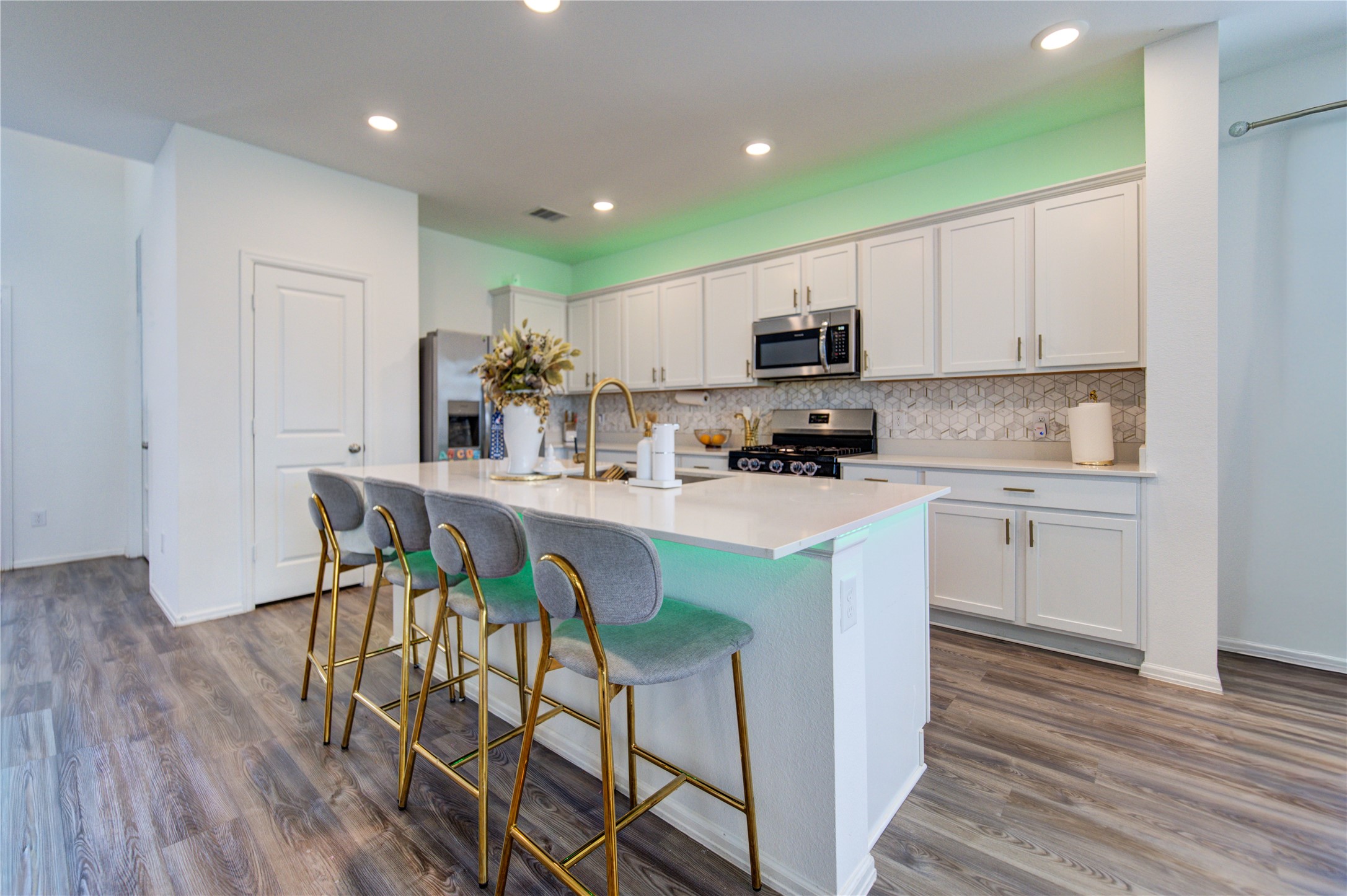 26627 Ledgemont Drive Property Photo 6