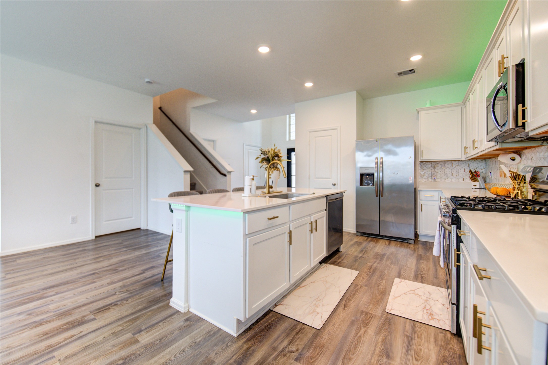 26627 Ledgemont Drive Property Photo 9