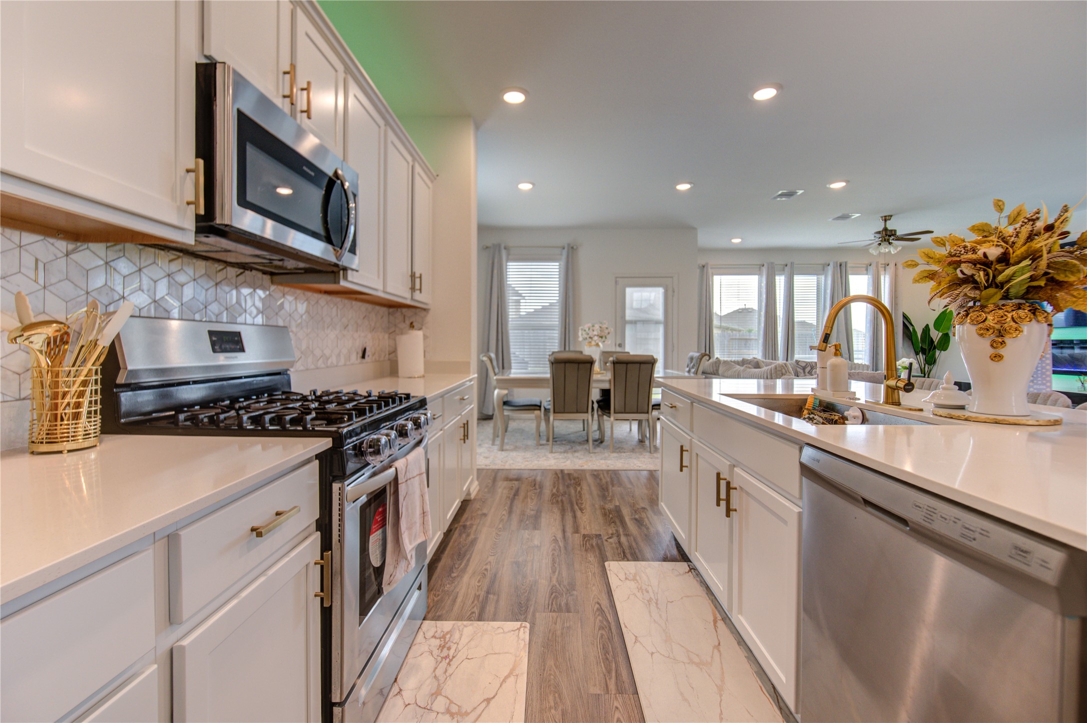 26627 Ledgemont Drive Property Photo 12