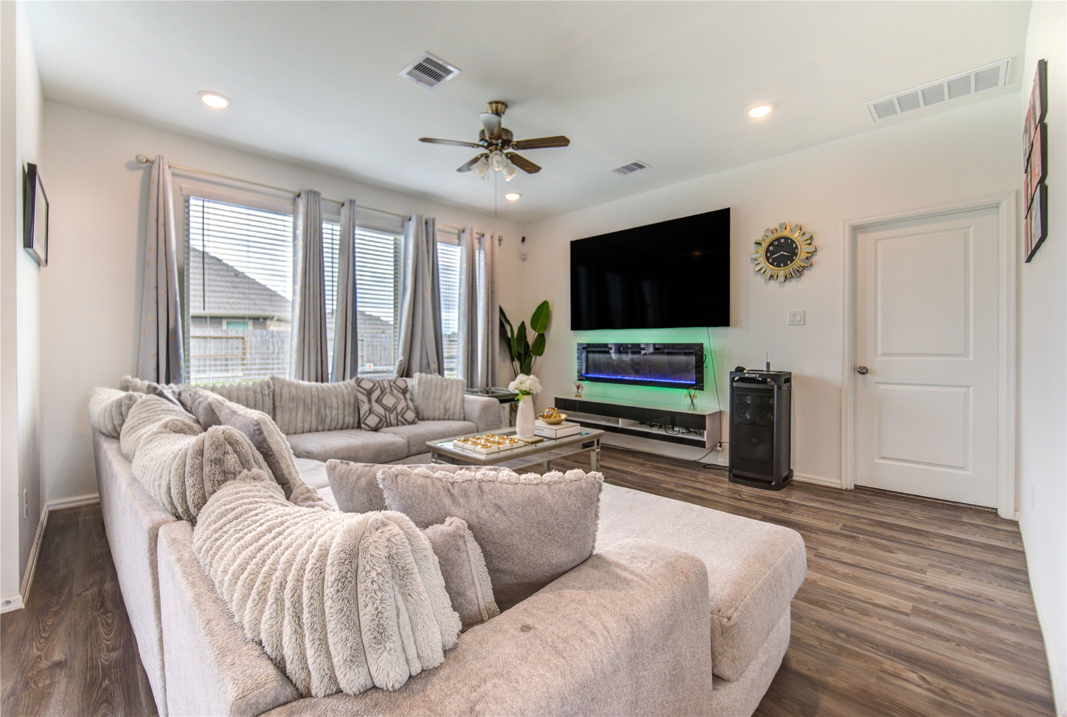 26627 Ledgemont Drive Property Photo 14