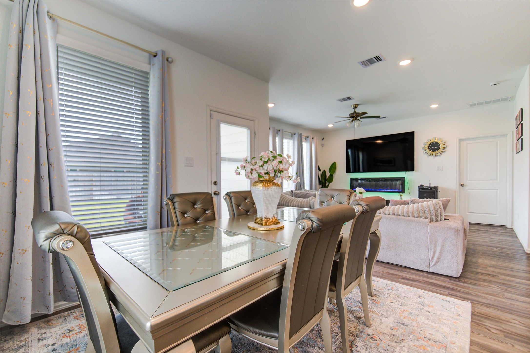 26627 Ledgemont Drive Property Photo 16