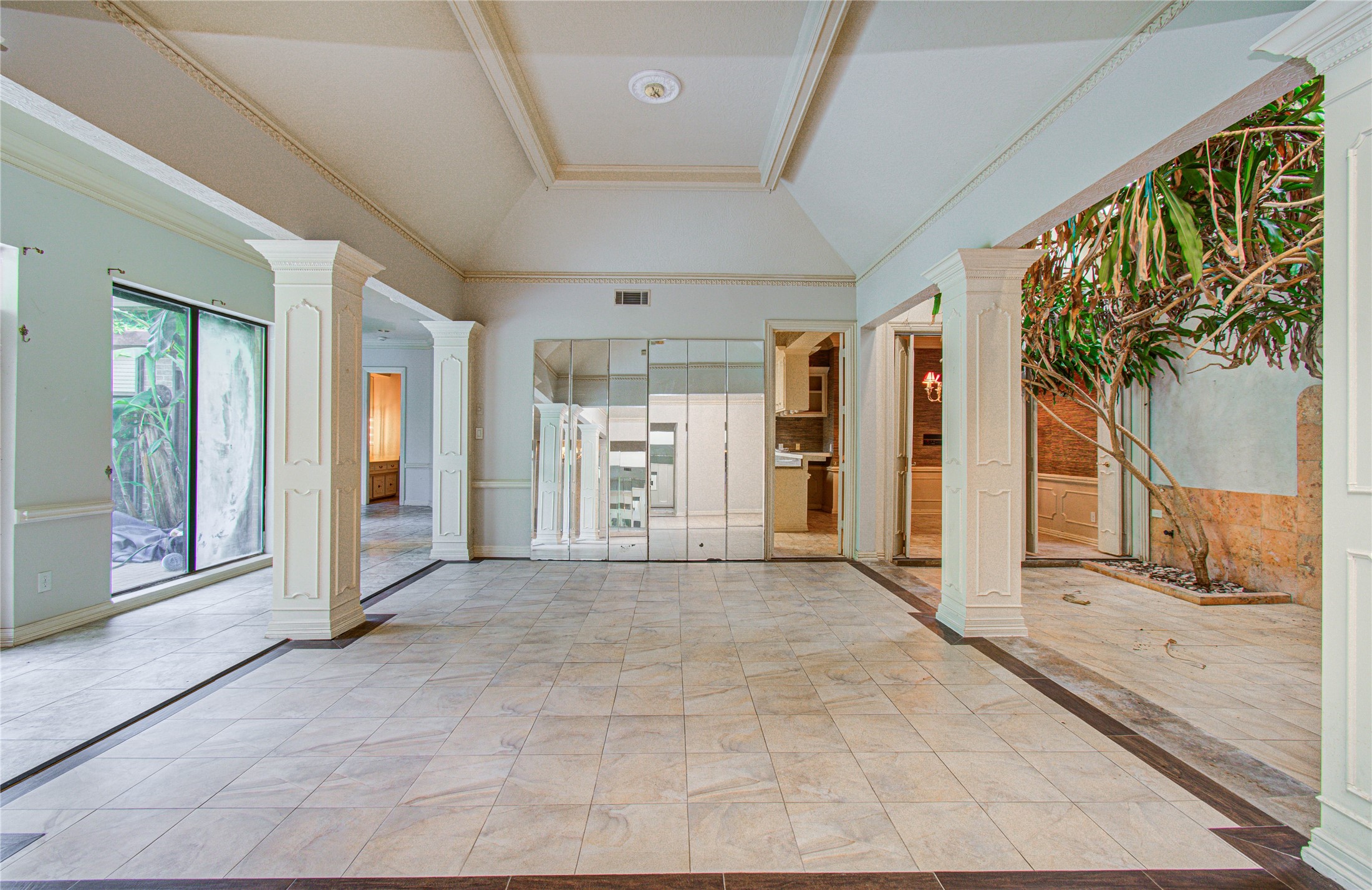9712 Longmont Drive Property Photo 6