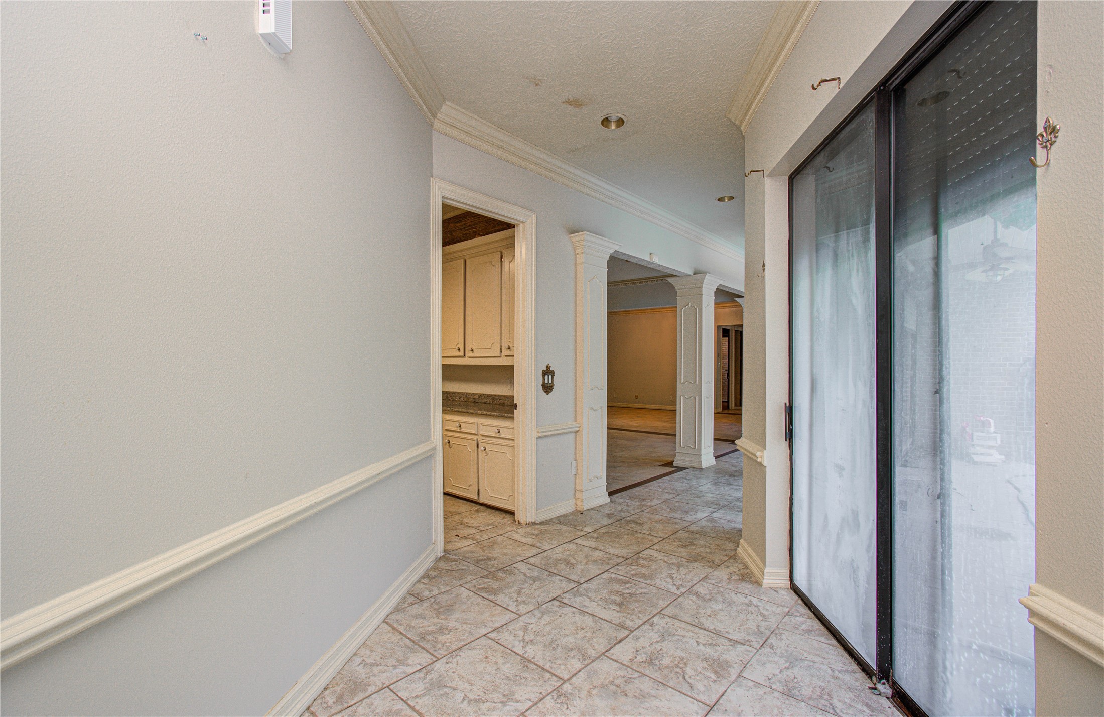 9712 Longmont Drive Property Photo 9