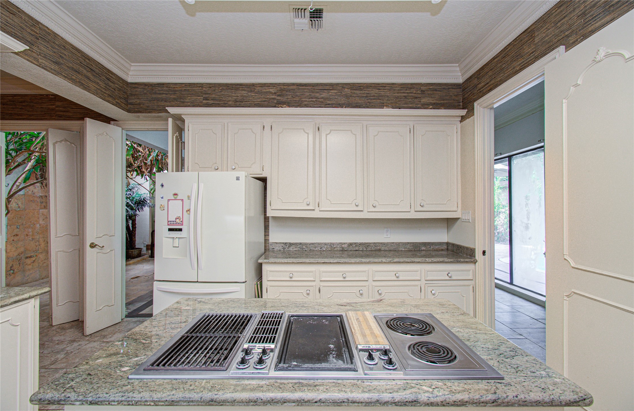 9712 Longmont Drive Property Photo 16