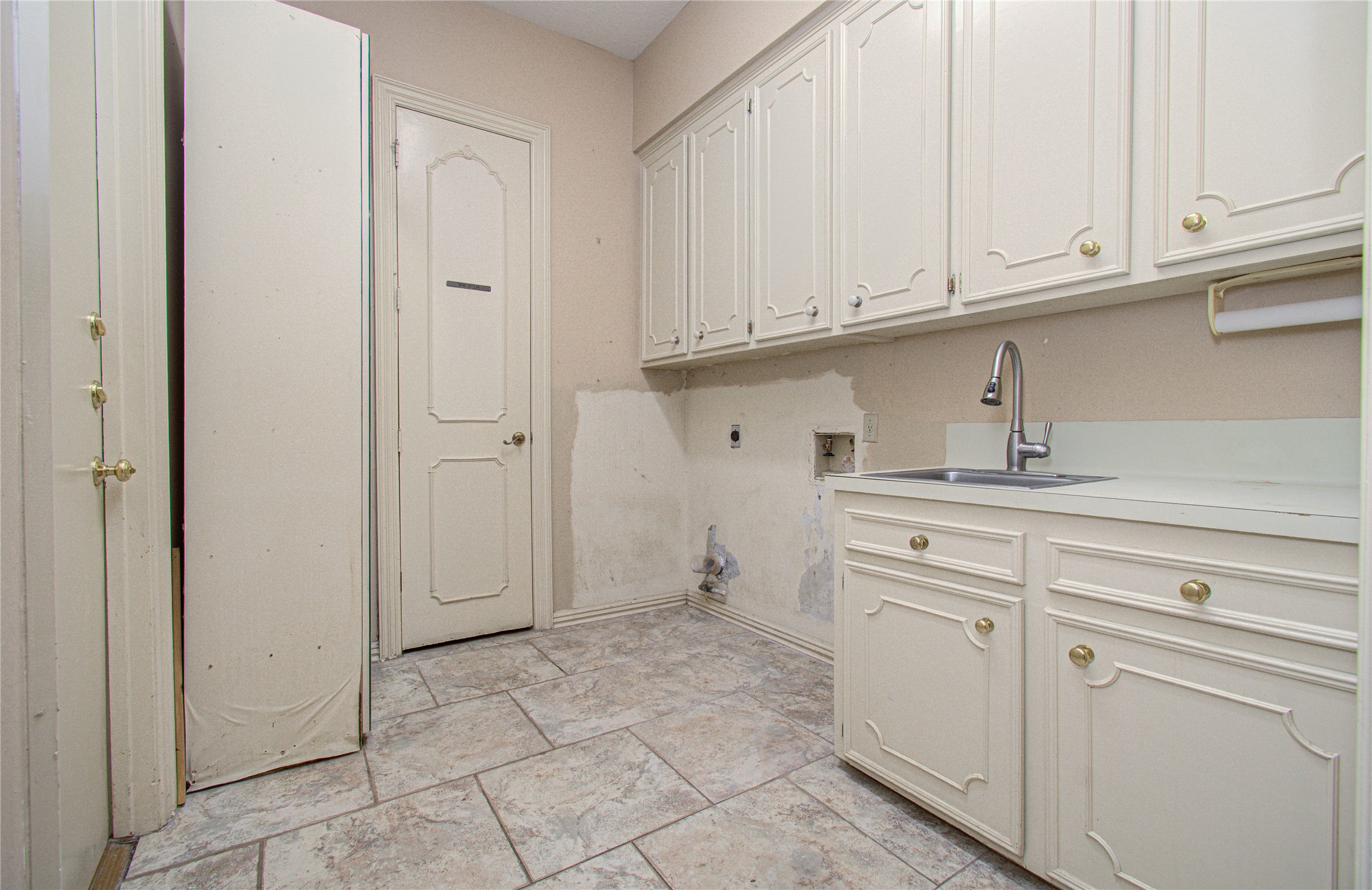 9712 Longmont Drive Property Photo 30