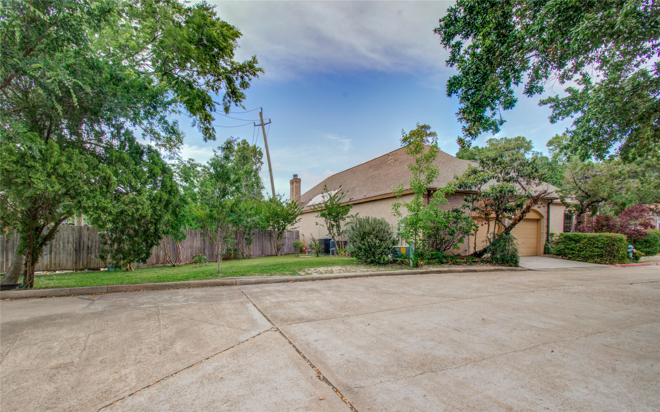 9712 Longmont Drive Property Photo 32