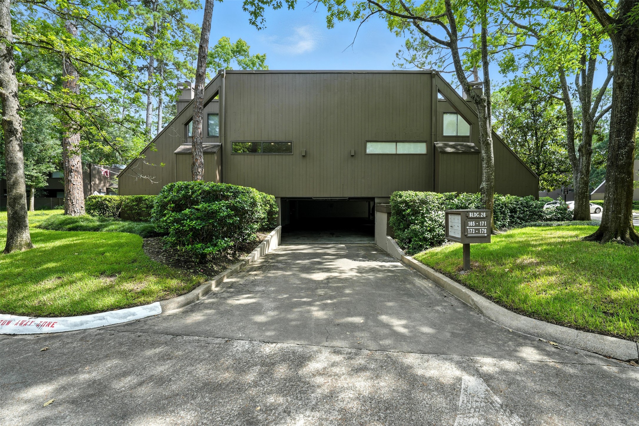 171 Litchfield Lane Property Photo