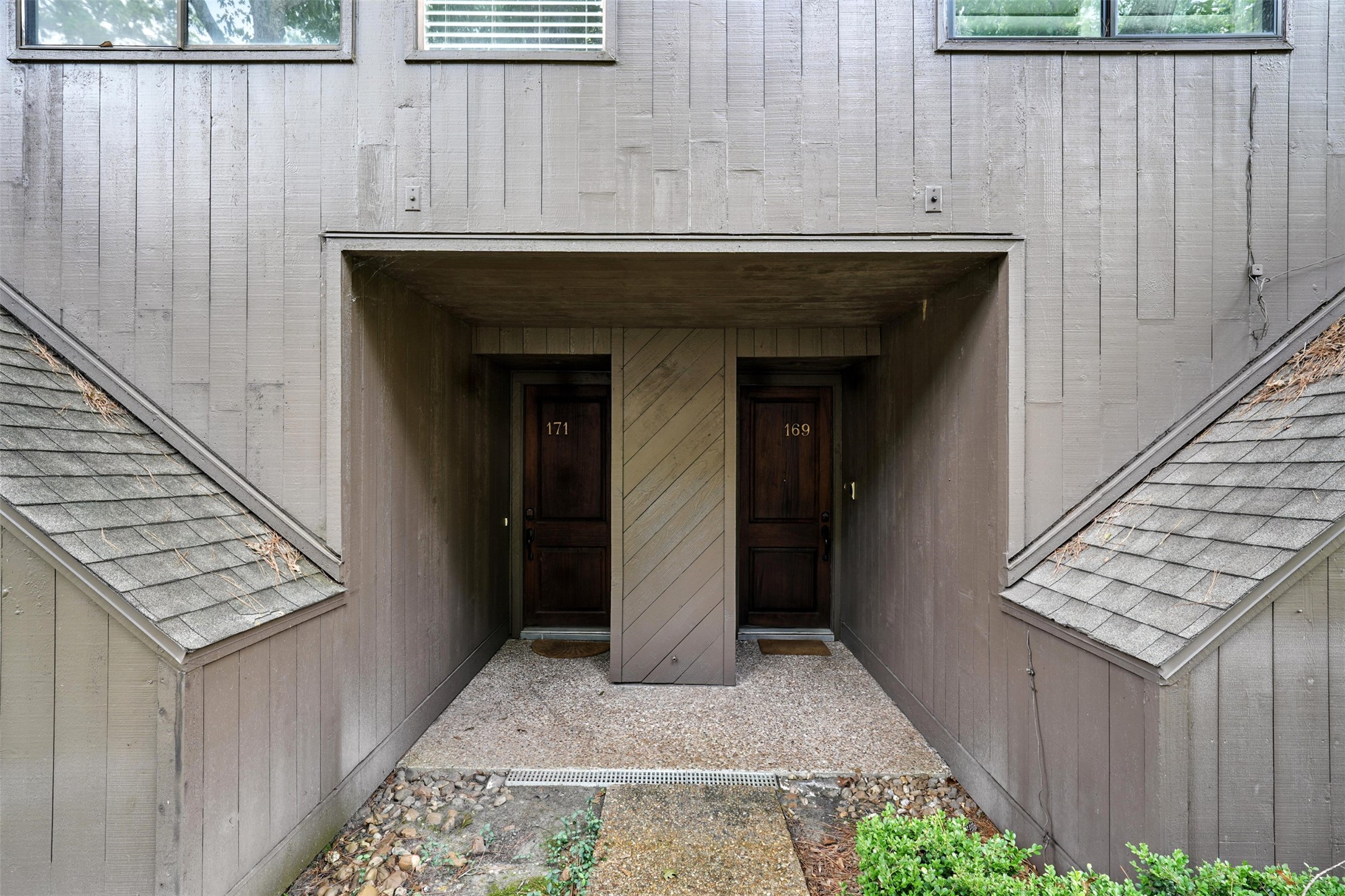 171 Litchfield Lane Property Photo 2