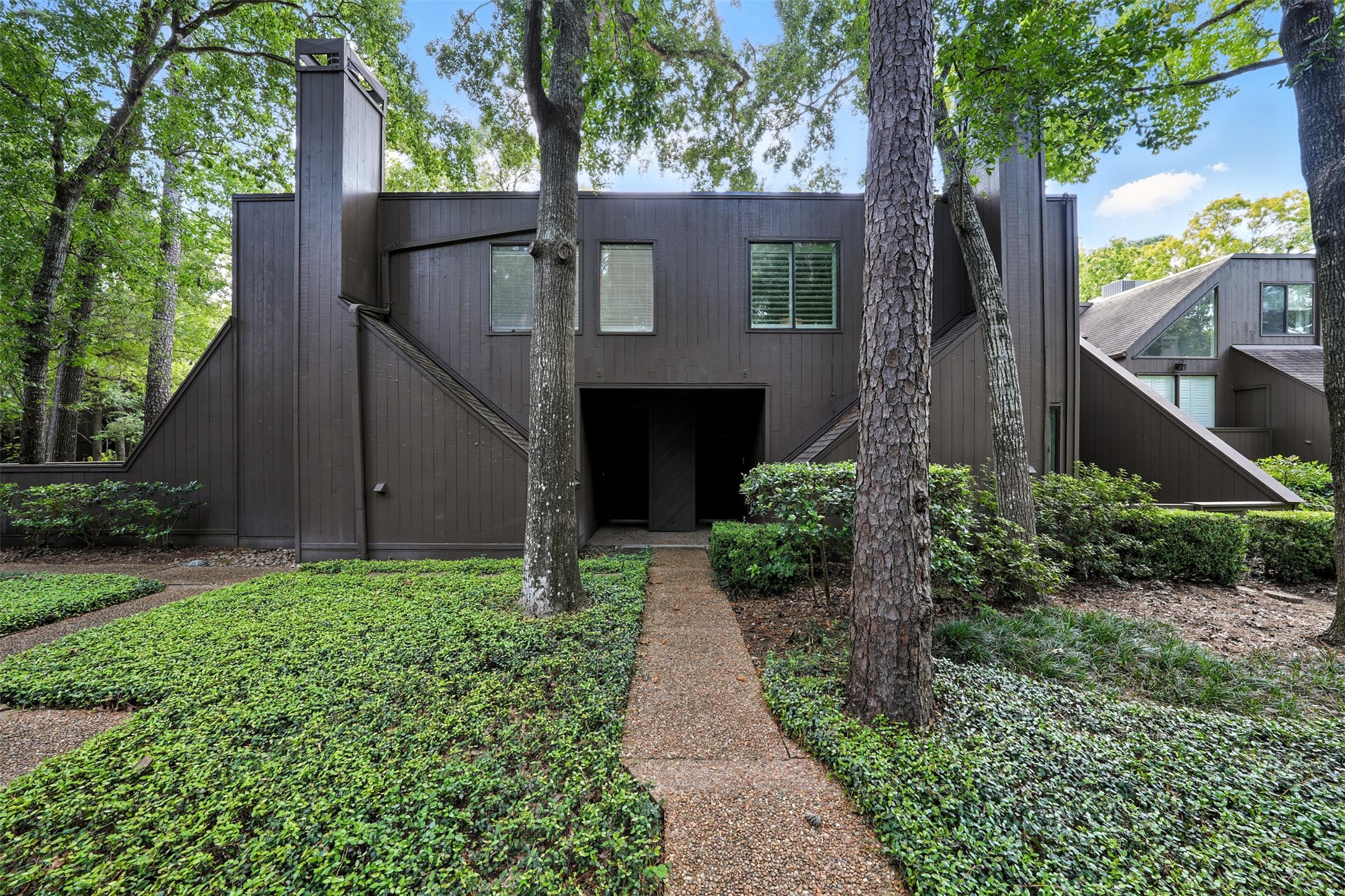 171 Litchfield Lane Property Photo 4