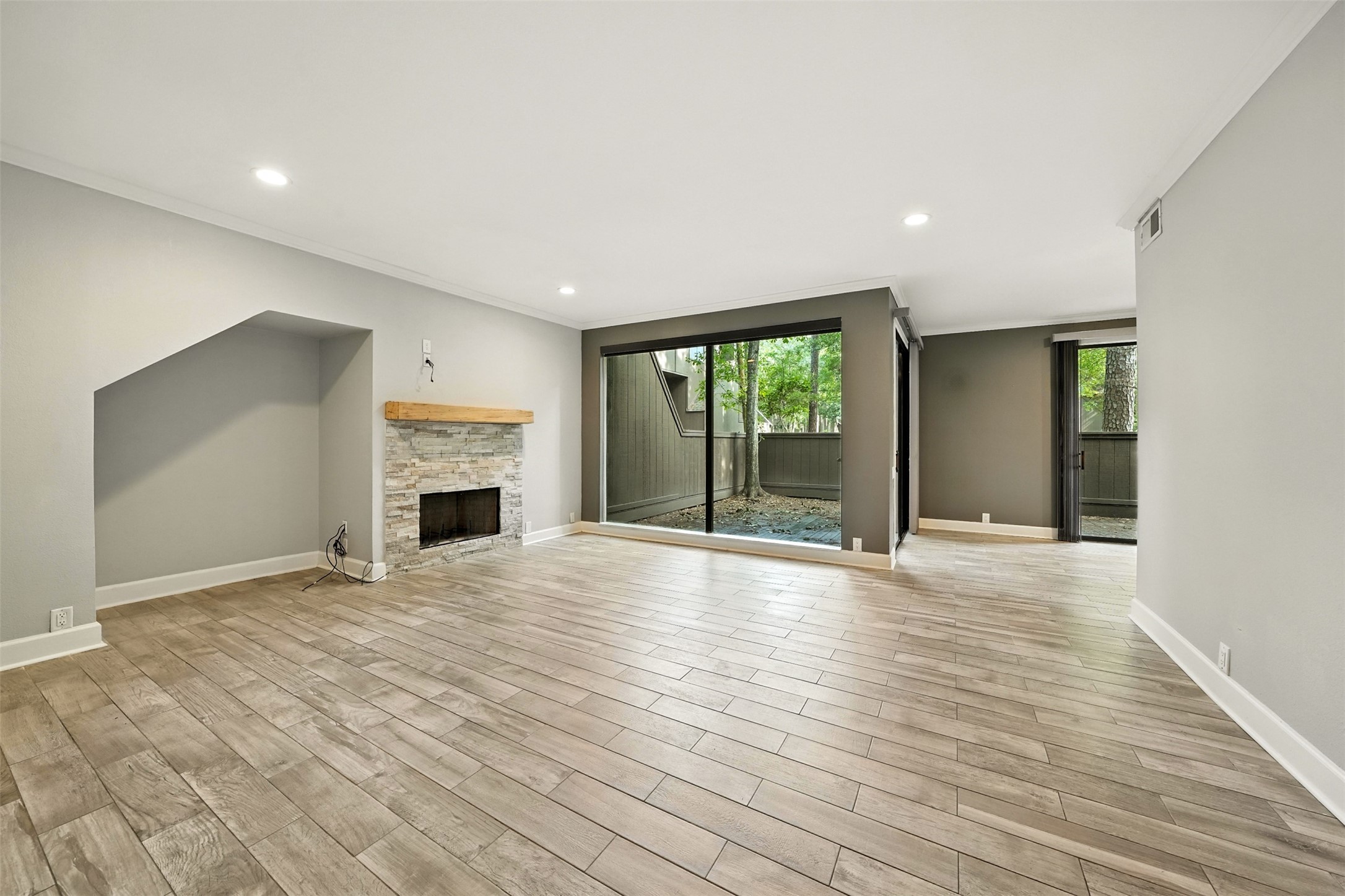 171 Litchfield Lane Property Photo 10