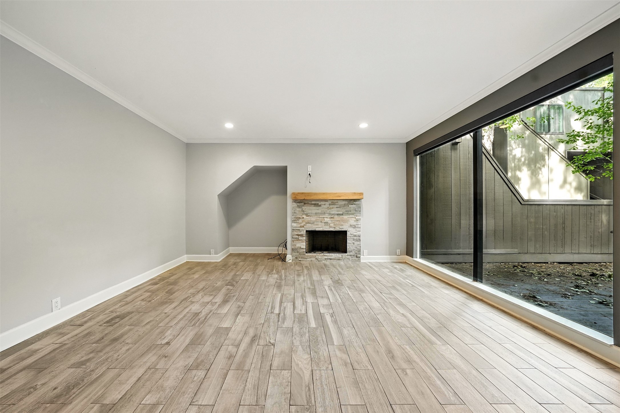 171 Litchfield Lane Property Photo 12