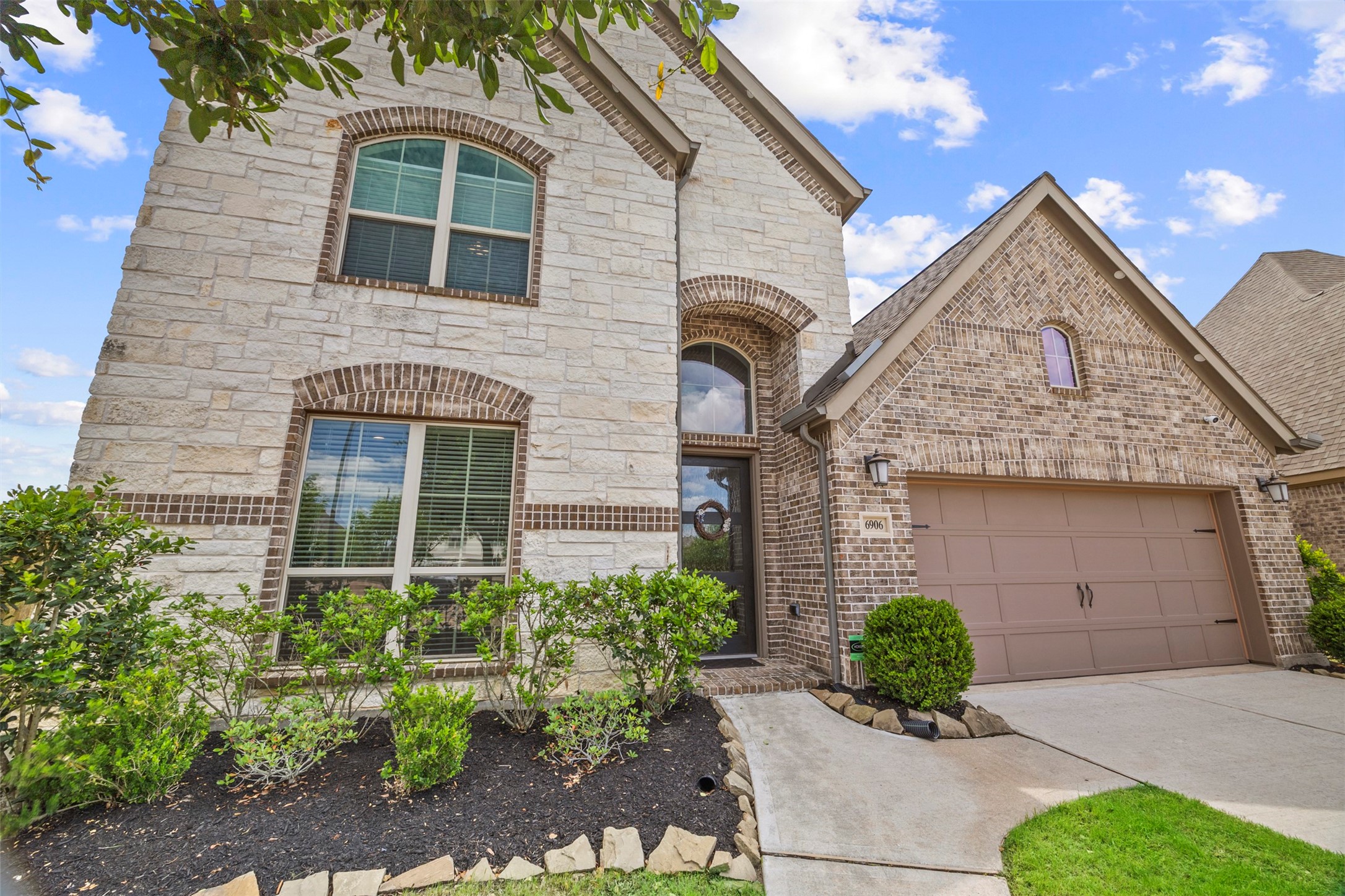 6906 Honeybird Meadow Circle Property Photo 2