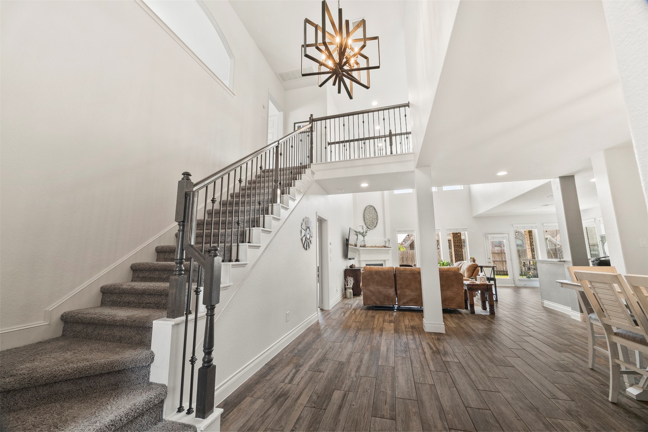 6906 Honeybird Meadow Circle Property Photo 5