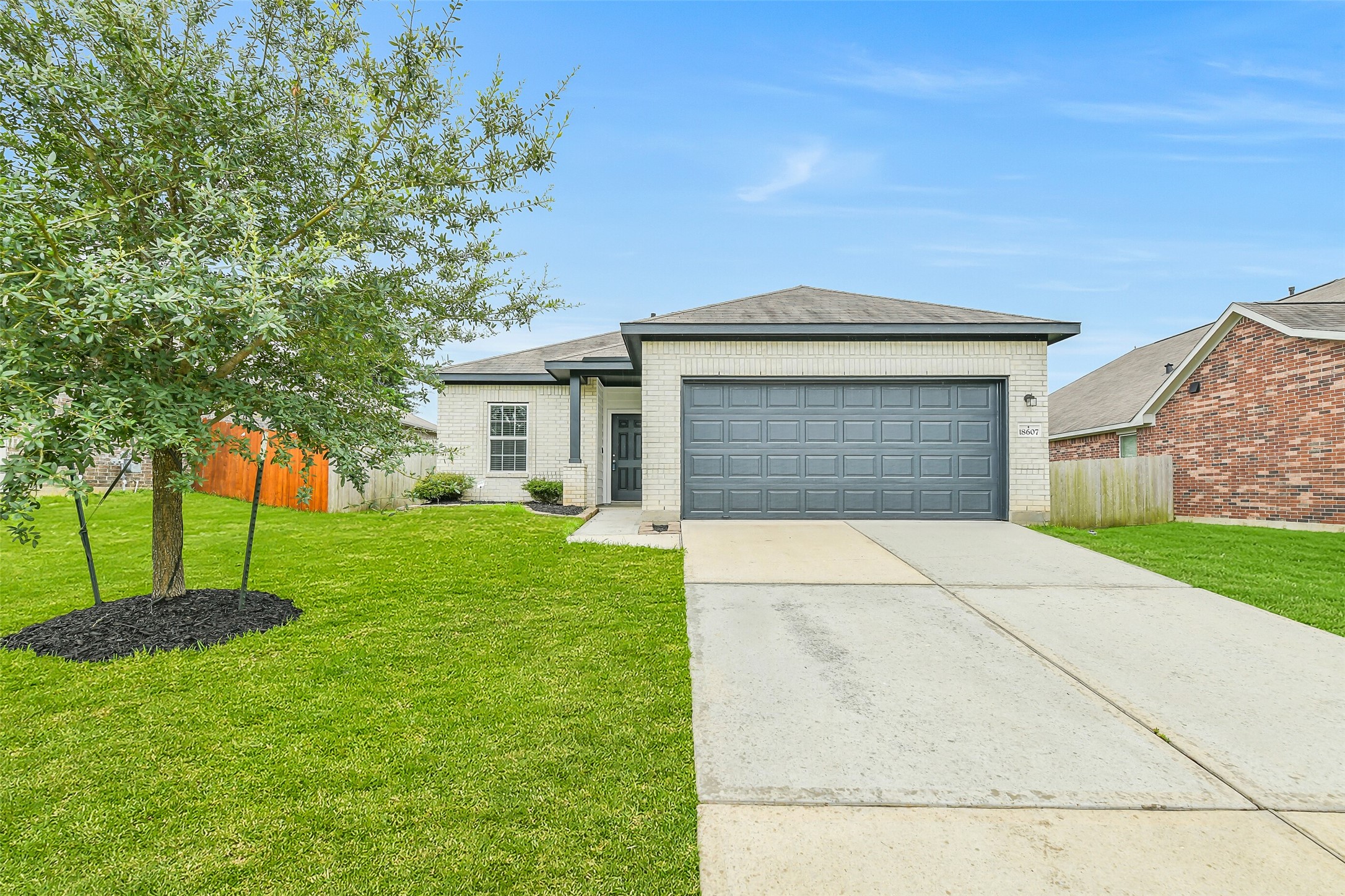 18607 Legend Oaks Drive Property Photo 4