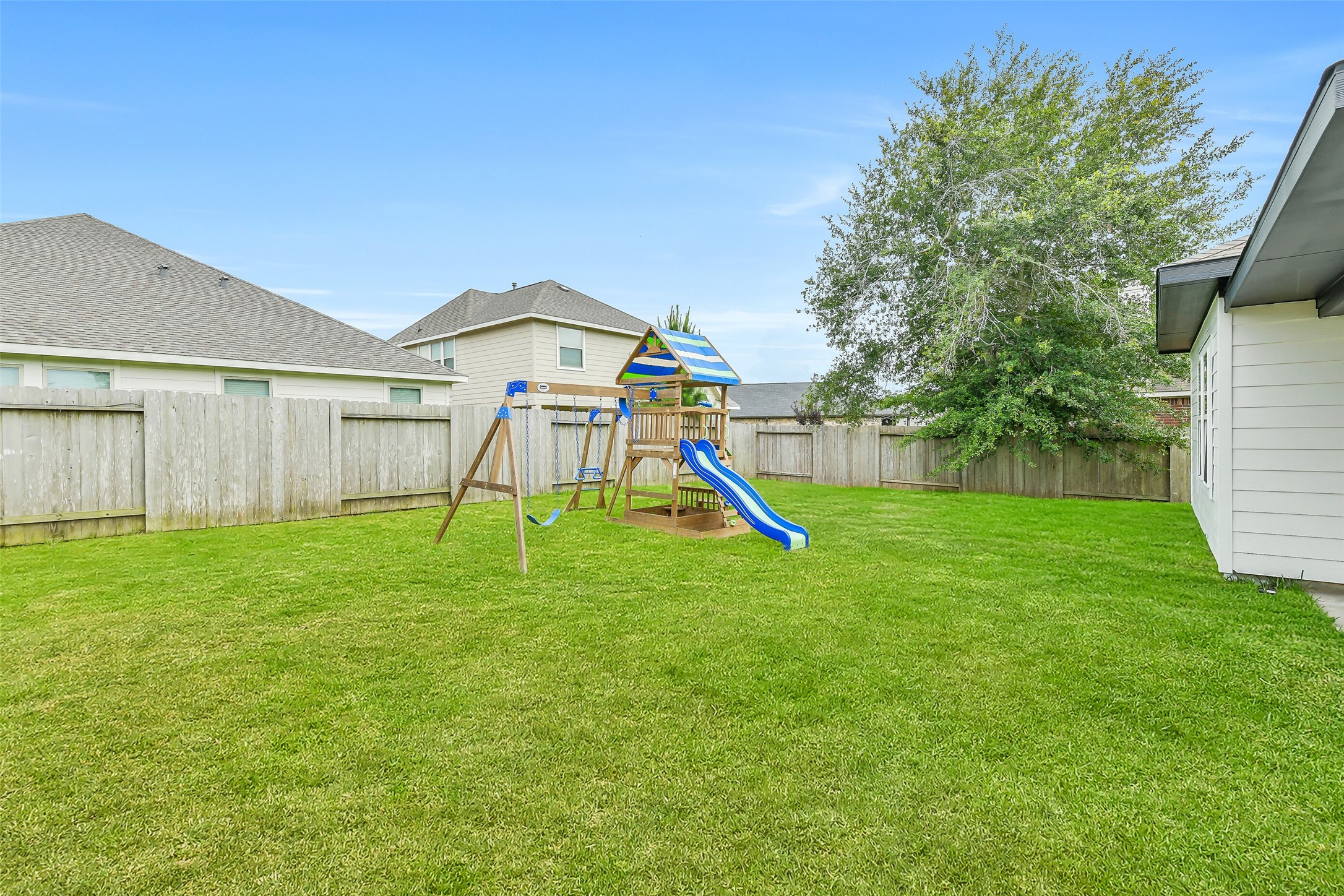 18607 Legend Oaks Drive Property Photo 24