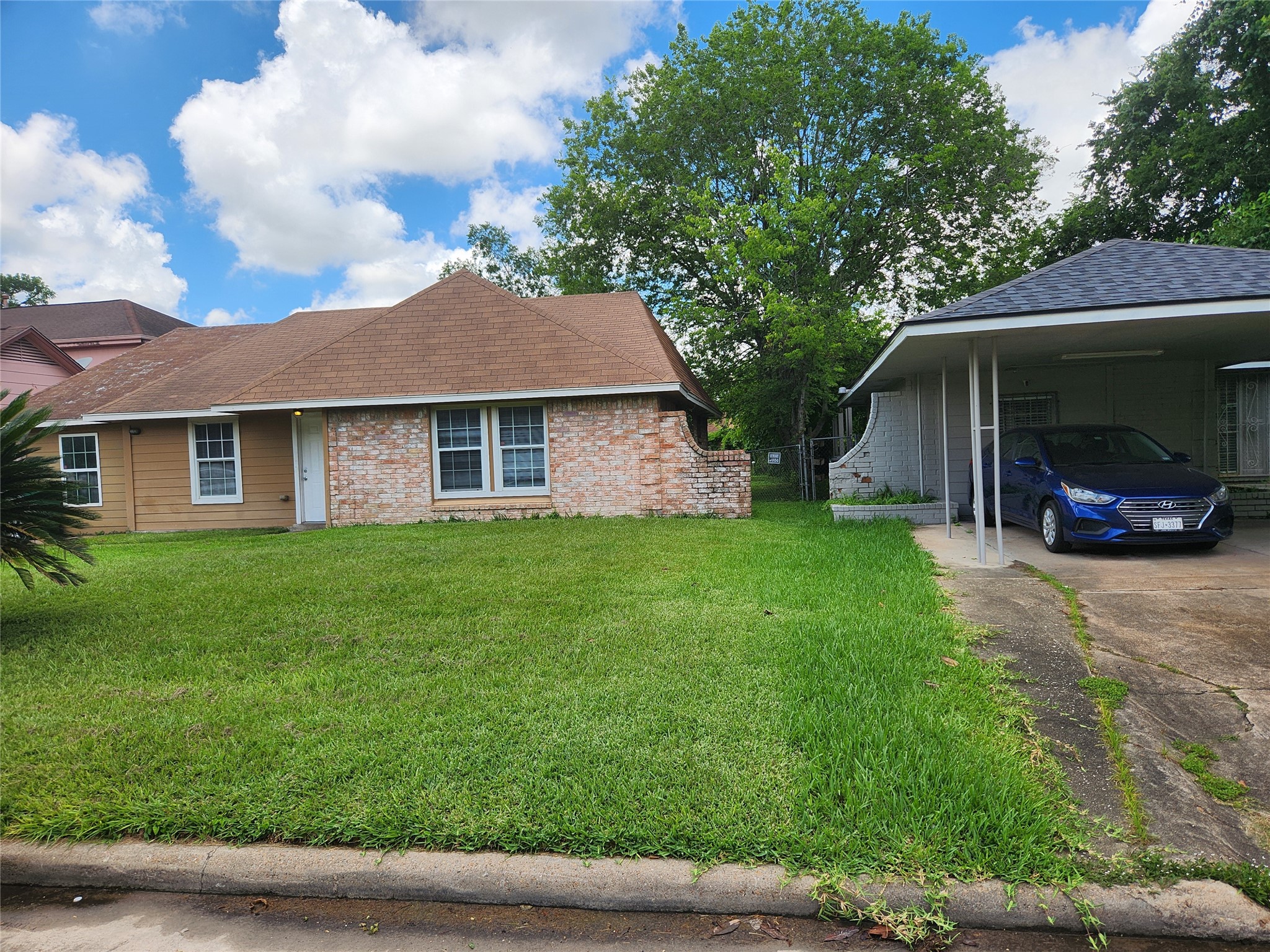 4518 Oak Shadows Drive Property Photo 2