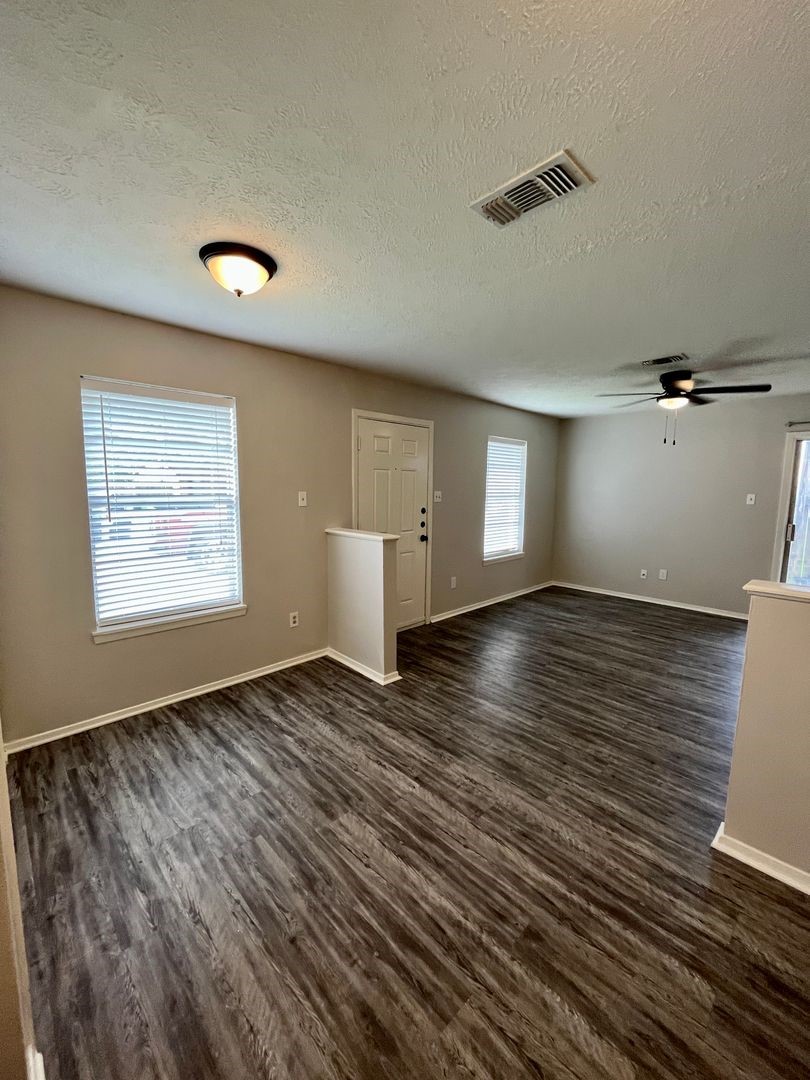 1404 Rescue Court Property Photo 6