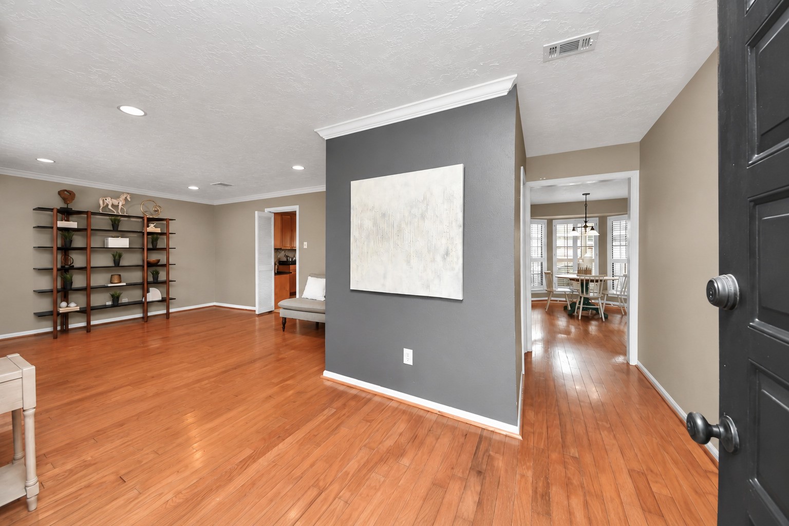 7615 Park Falls Drive Property Photo 4