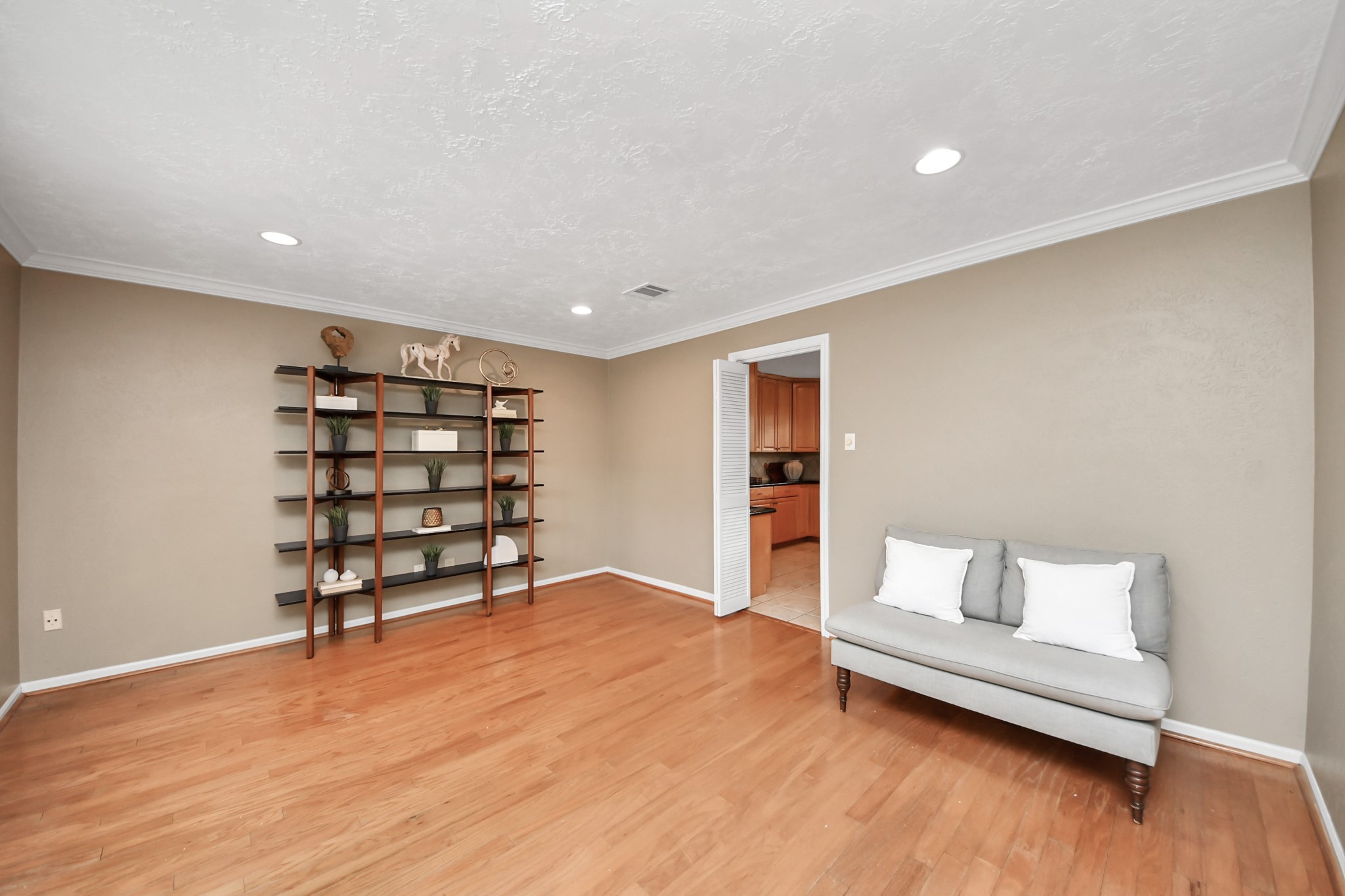 7615 Park Falls Drive Property Photo 5