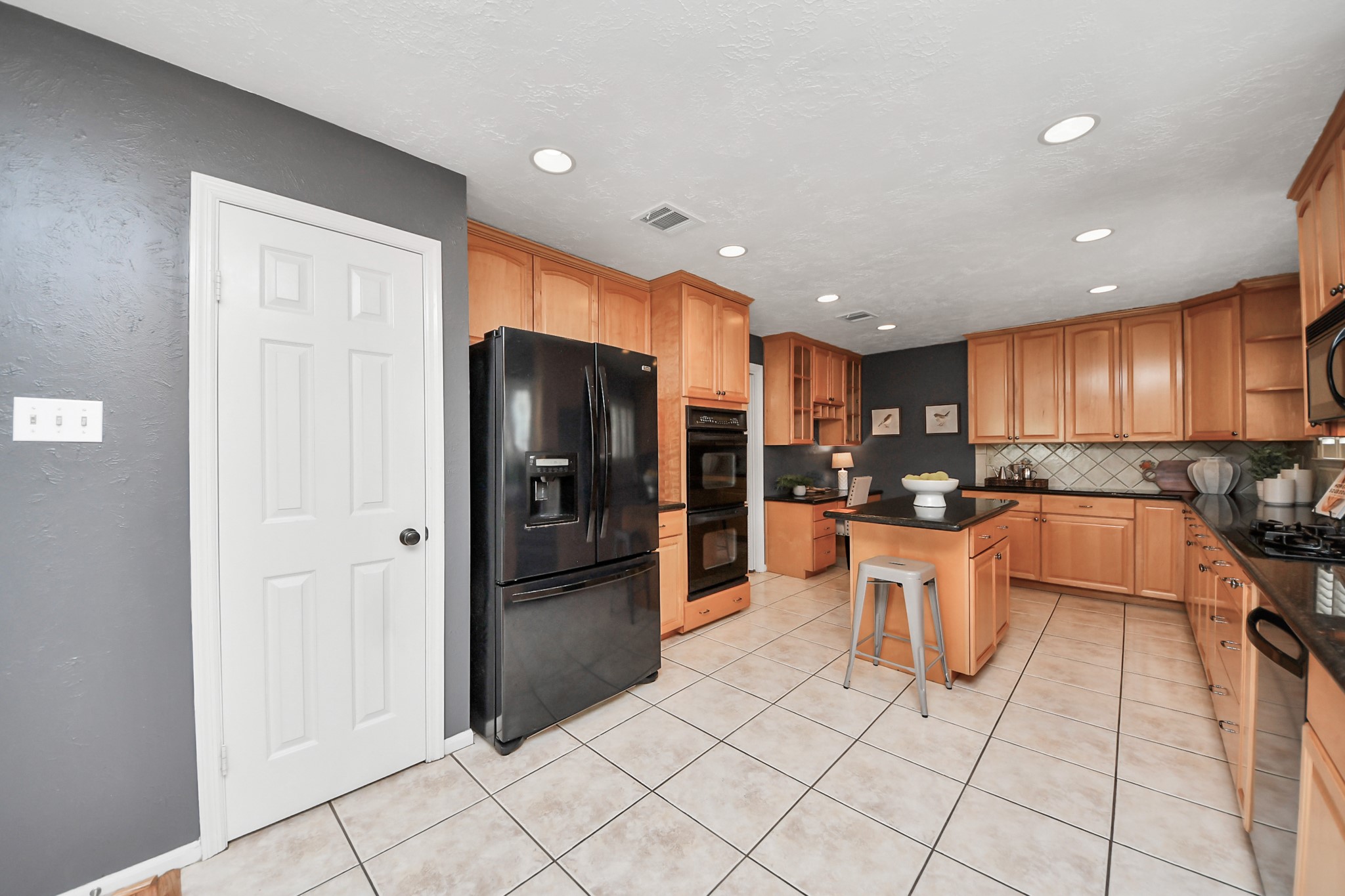 7615 Park Falls Drive Property Photo 10